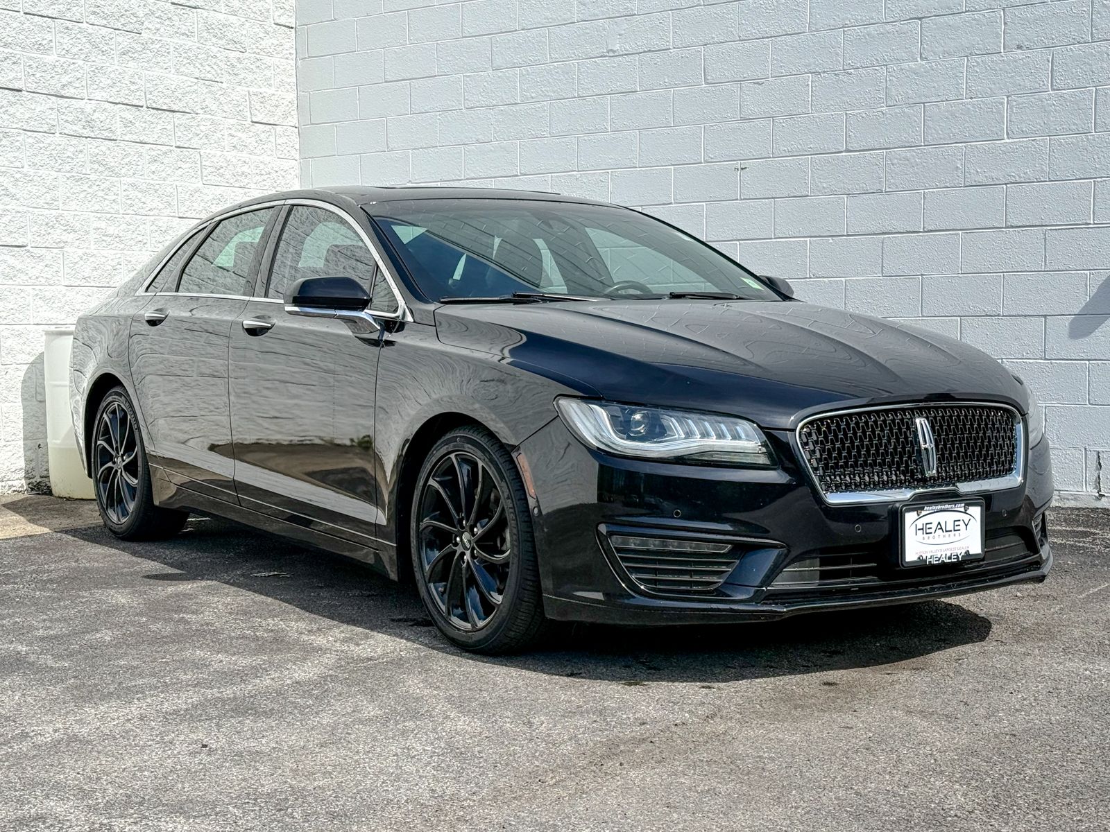 Photo view of 2020 Lincoln MKZ in Black