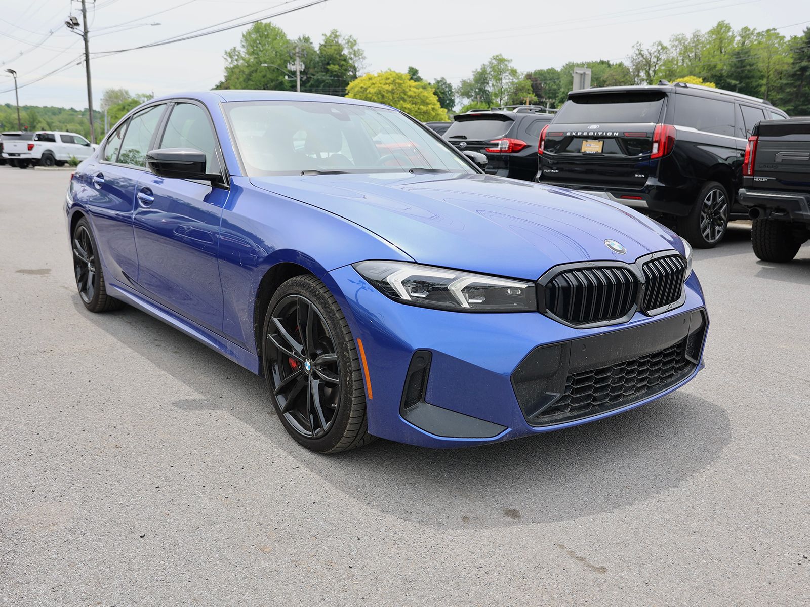 Photo view of 2024 BMW 3 Series in Blue