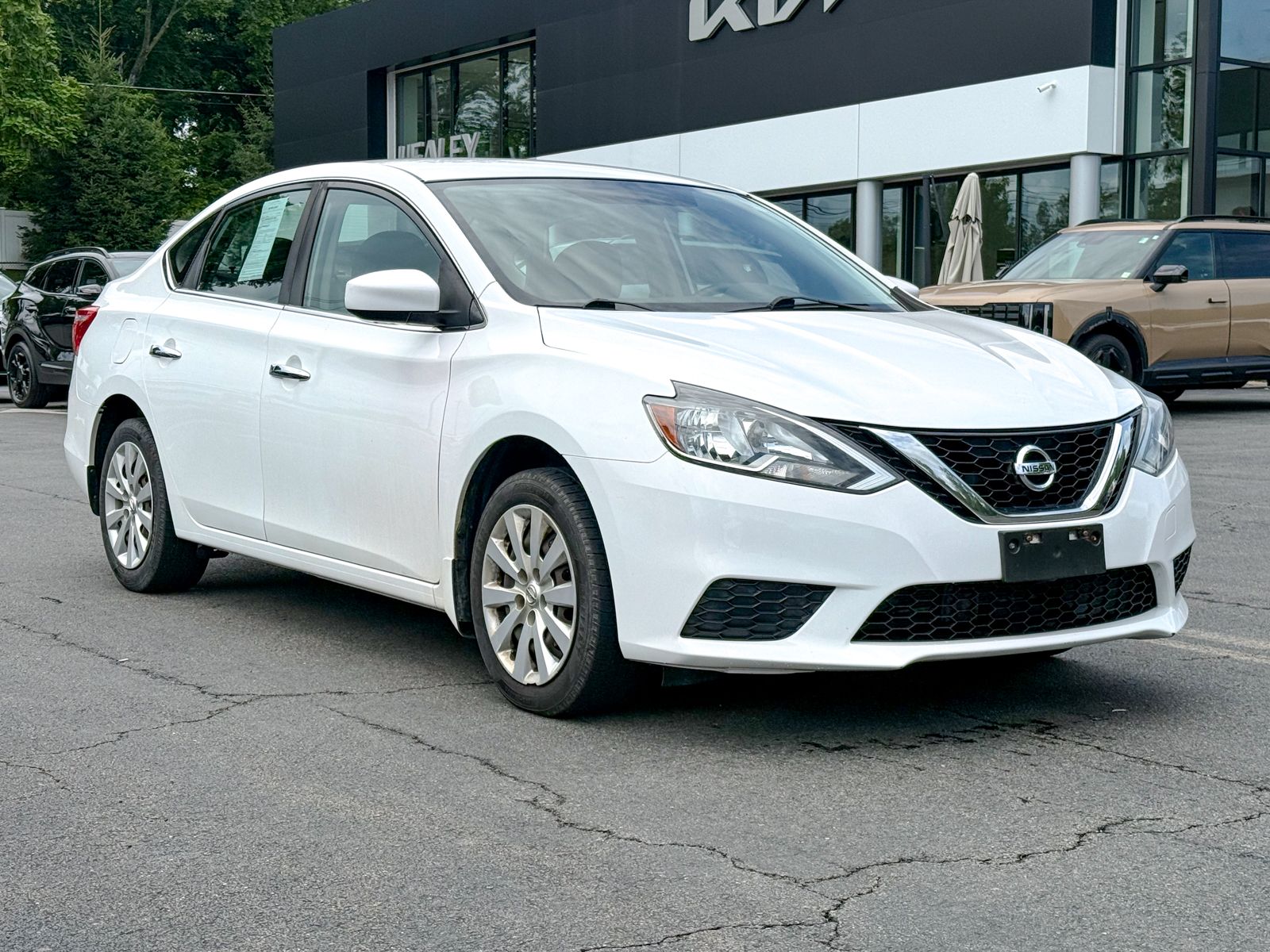 Photo view of 2017 Nissan Sentra in White