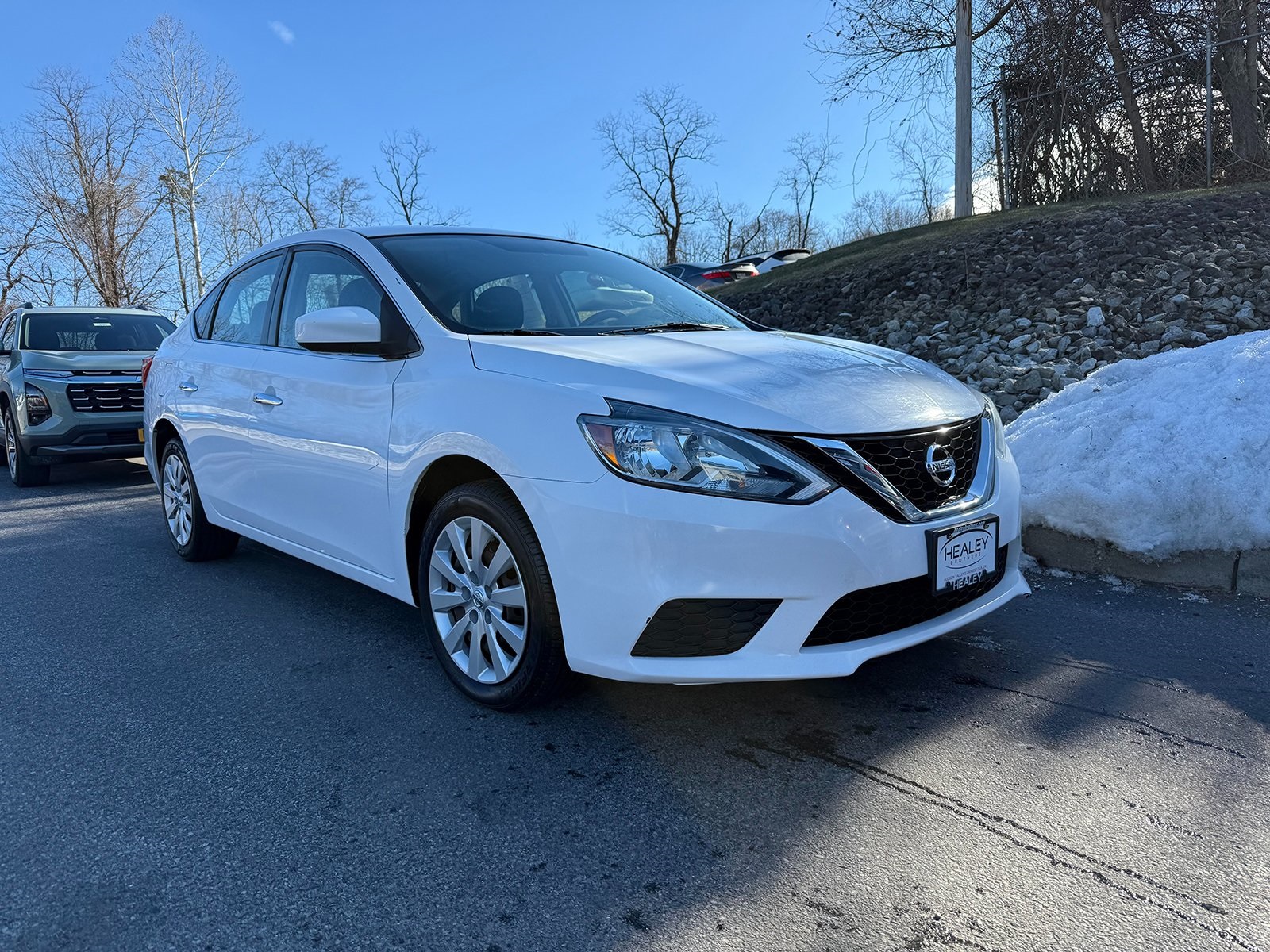 Photo view of 2016 Nissan Sentra in White