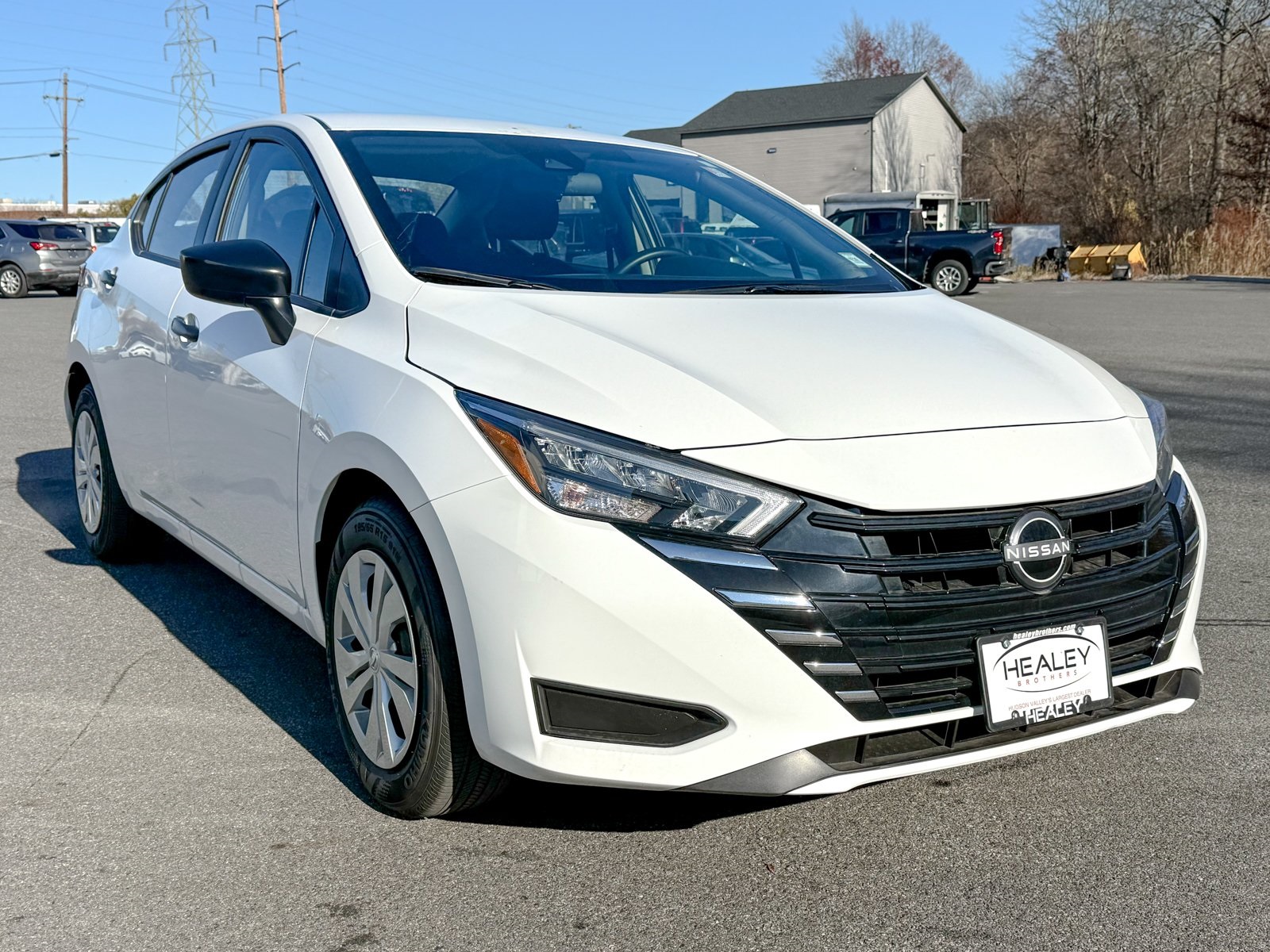Photo view of 2025 Nissan Versa in White