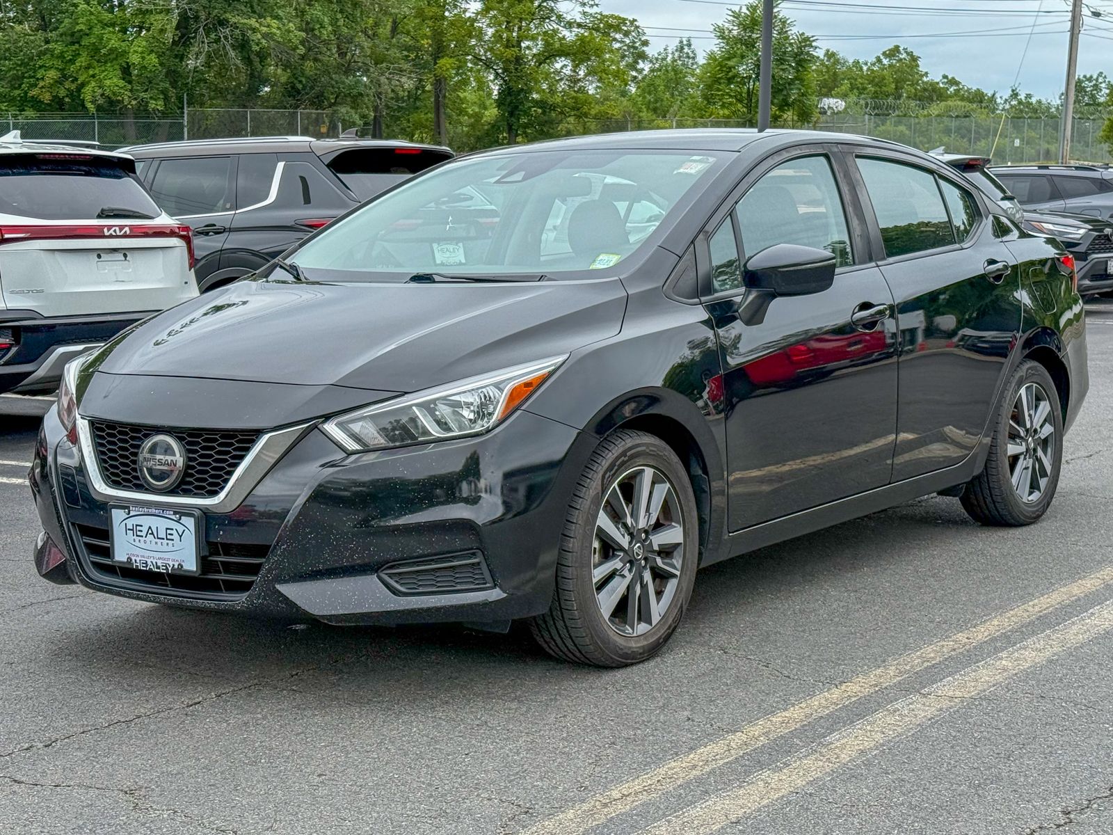 Photo view of 2021 Nissan Versa in Black