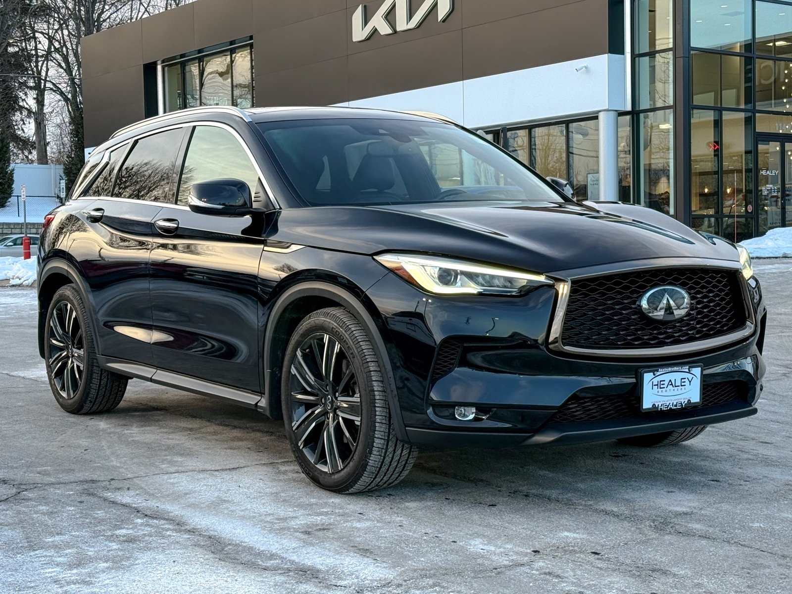 Photo view of 2021 Infiniti QX50 in Black