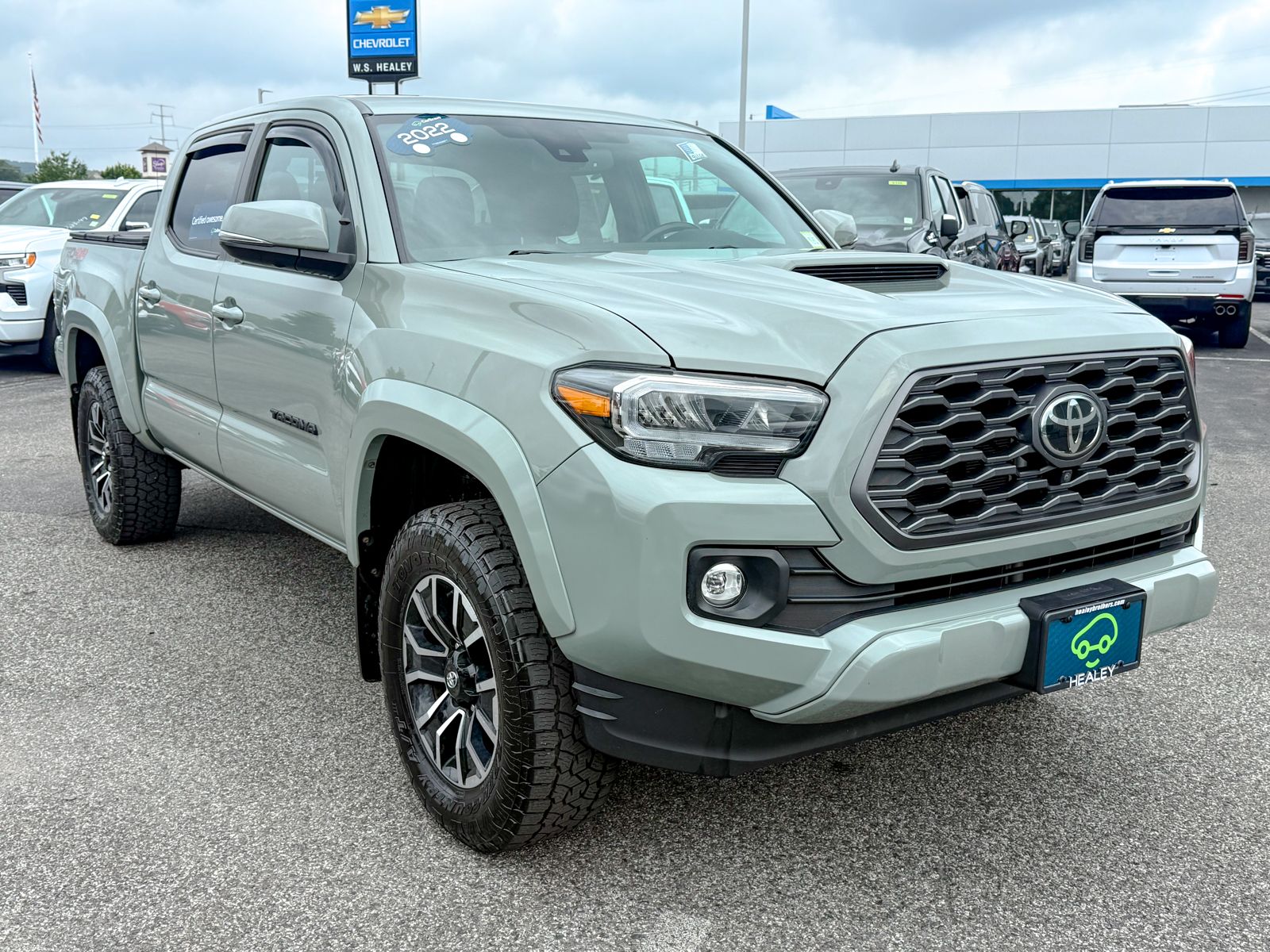 Photo view of 2022 Toyota Tacoma 4WD in Gray