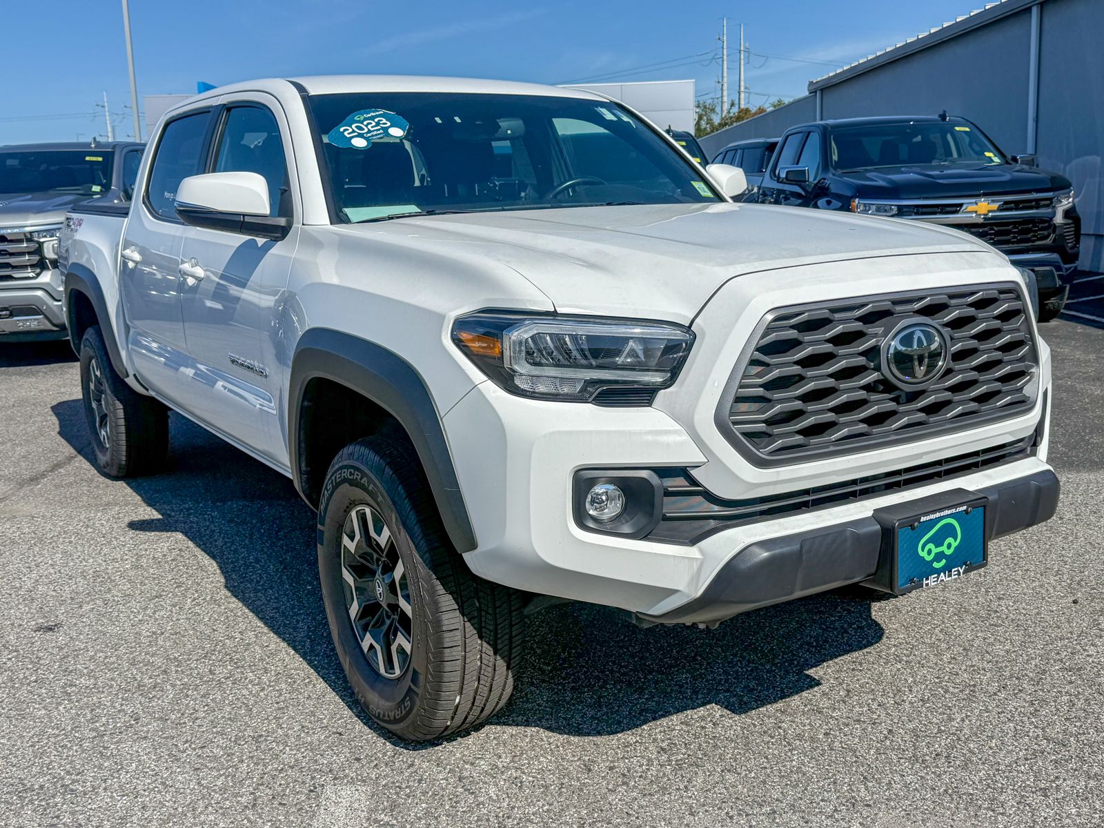 Photo view of 2023 Toyota Tacoma 4WD in White