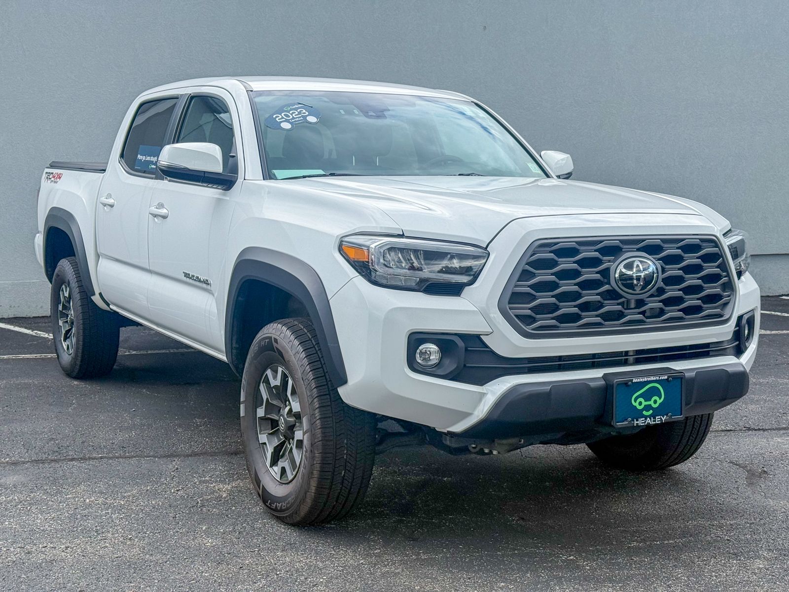 Photo view of 2023 Toyota Tacoma 4WD in White