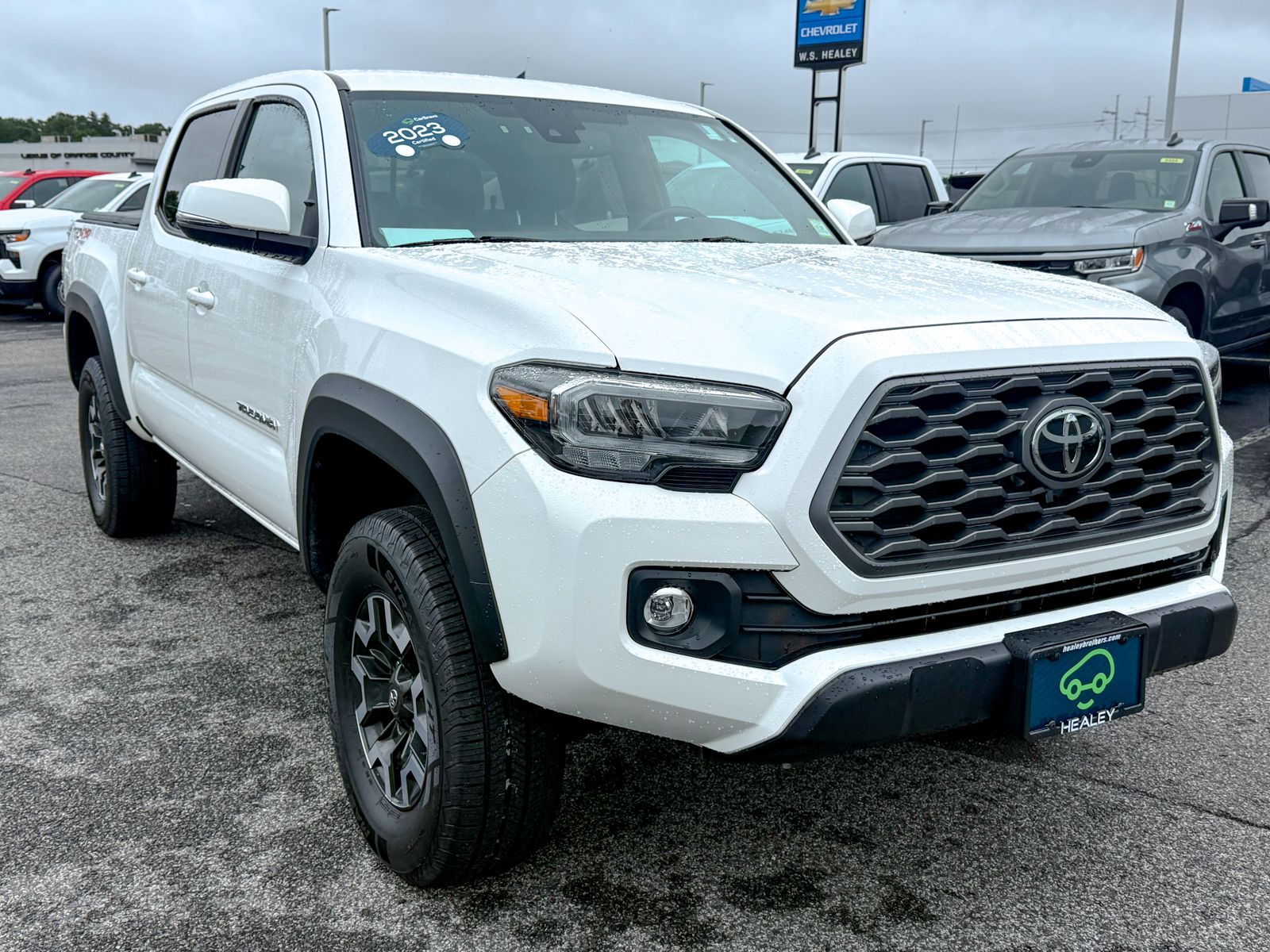 Photo view of 2023 Toyota Tacoma 4WD in White