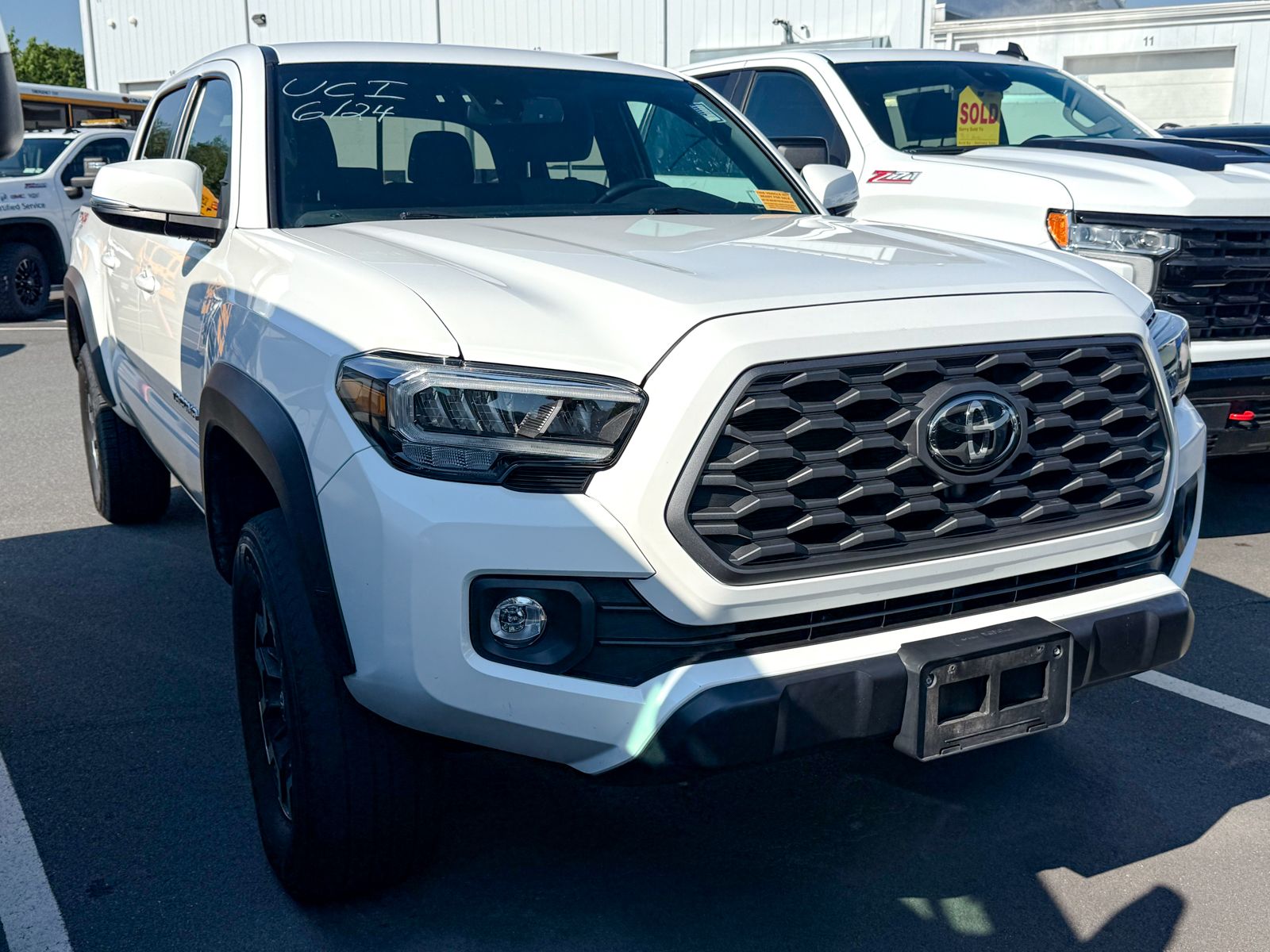 Photo view of 2023 Toyota Tacoma 4WD in White
