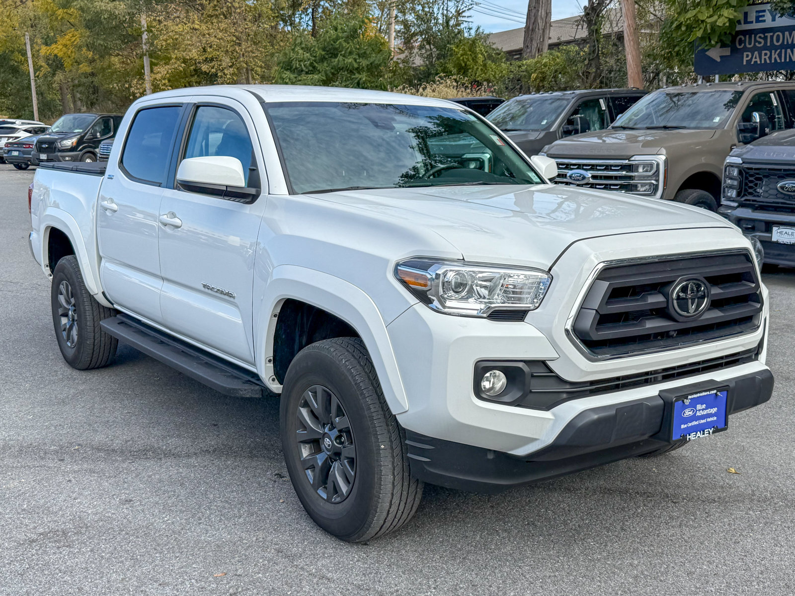 Photo view of 2023 Toyota Tacoma 4WD in White