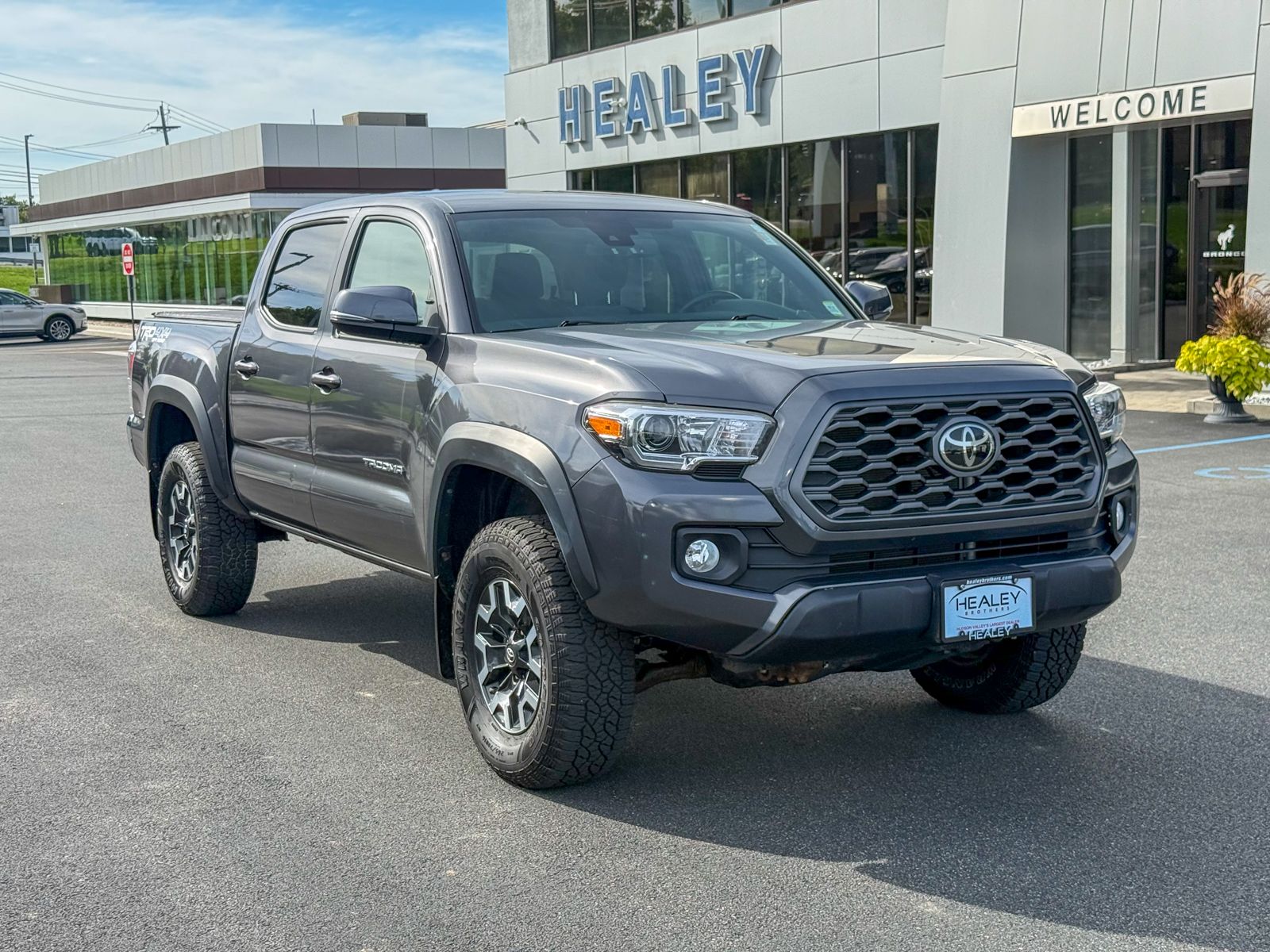 Photo view of 2021 Toyota Tacoma in Gray