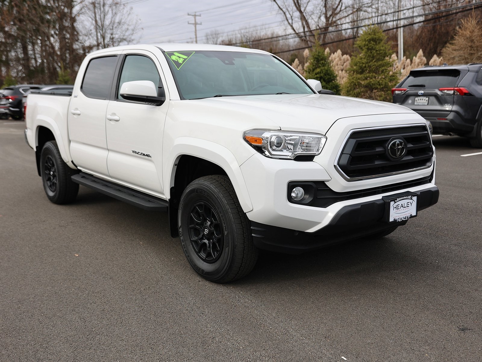 Photo view of 2021 Toyota Tacoma in White