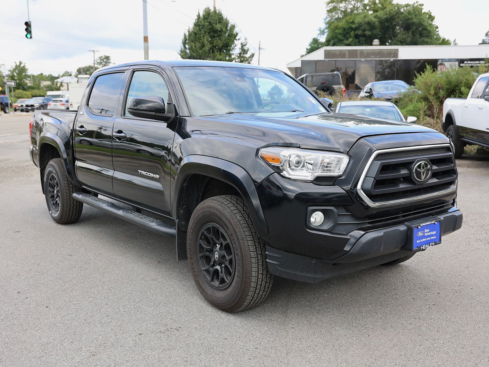 Photo view of 2021 Toyota Tacoma in Black