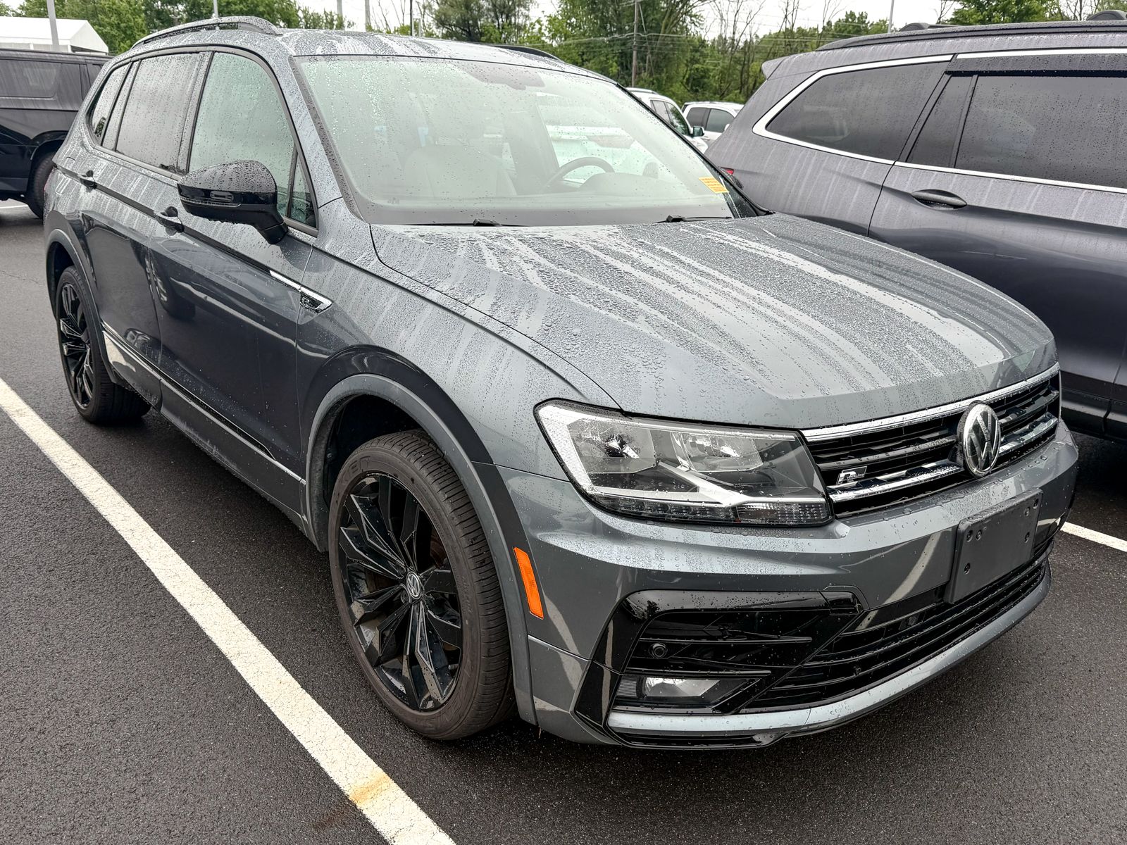 Photo view of 2020 Volkswagen Tiguan in Gray