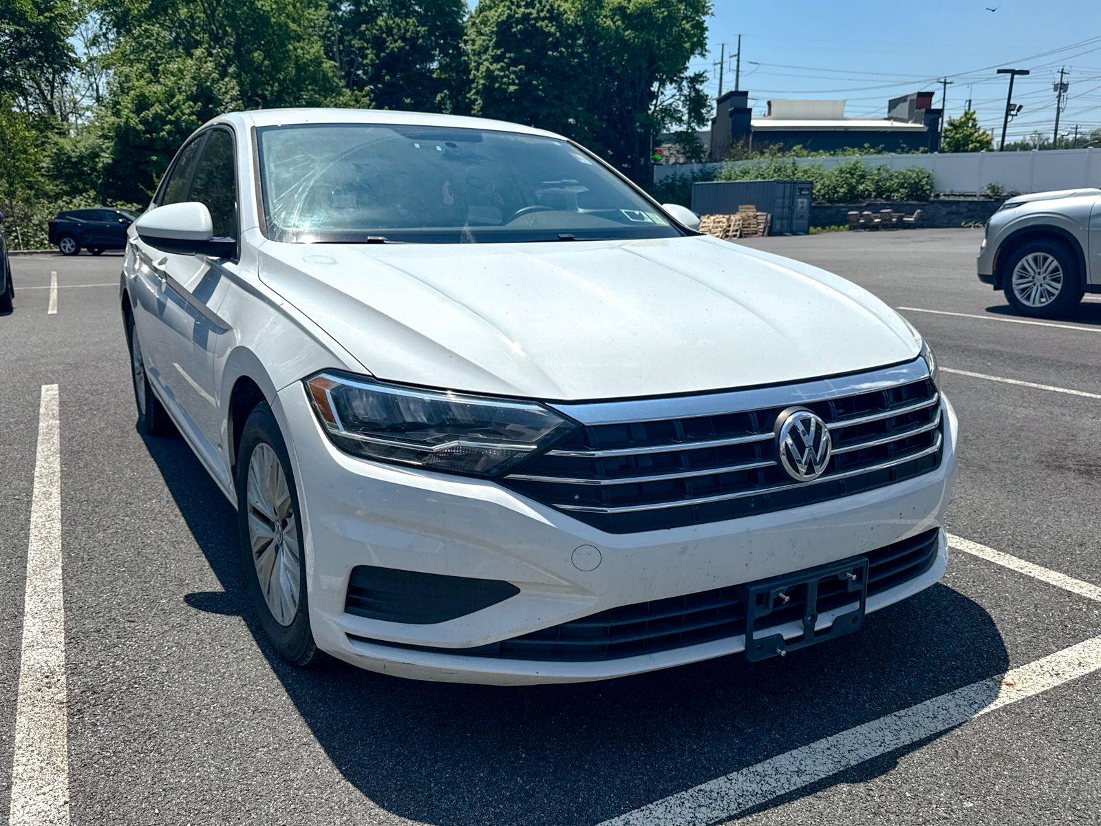Photo view of 2020 Volkswagen Jetta in White