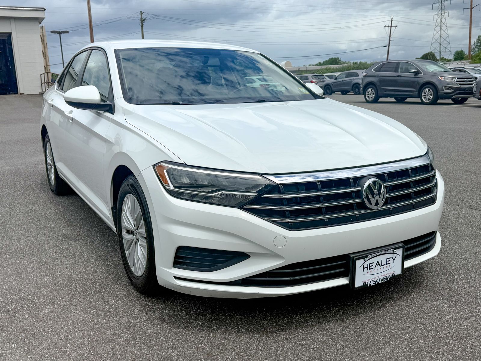 Photo view of 2020 Volkswagen Jetta in White