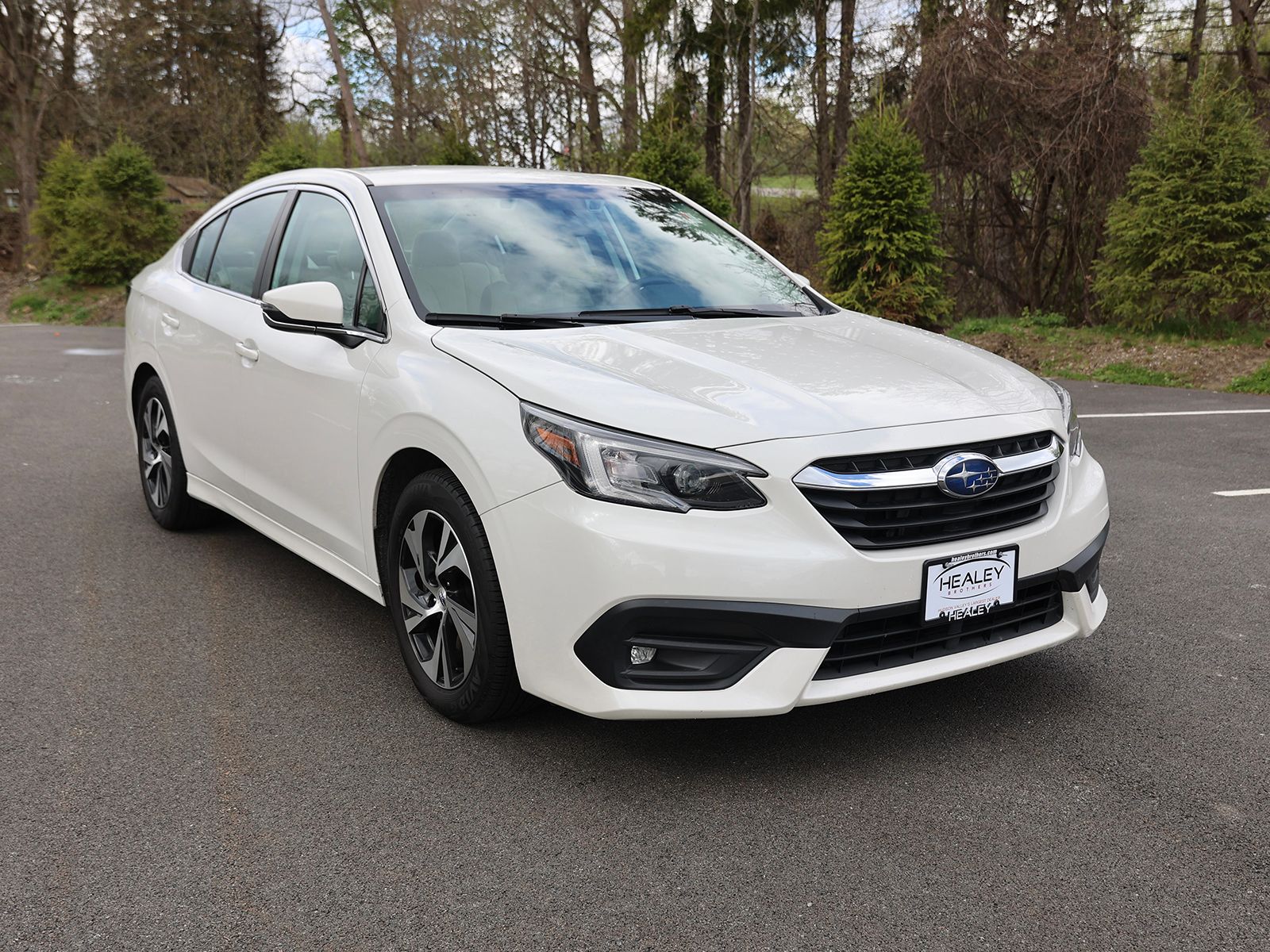 Photo view of 2022 Subaru Legacy in White
