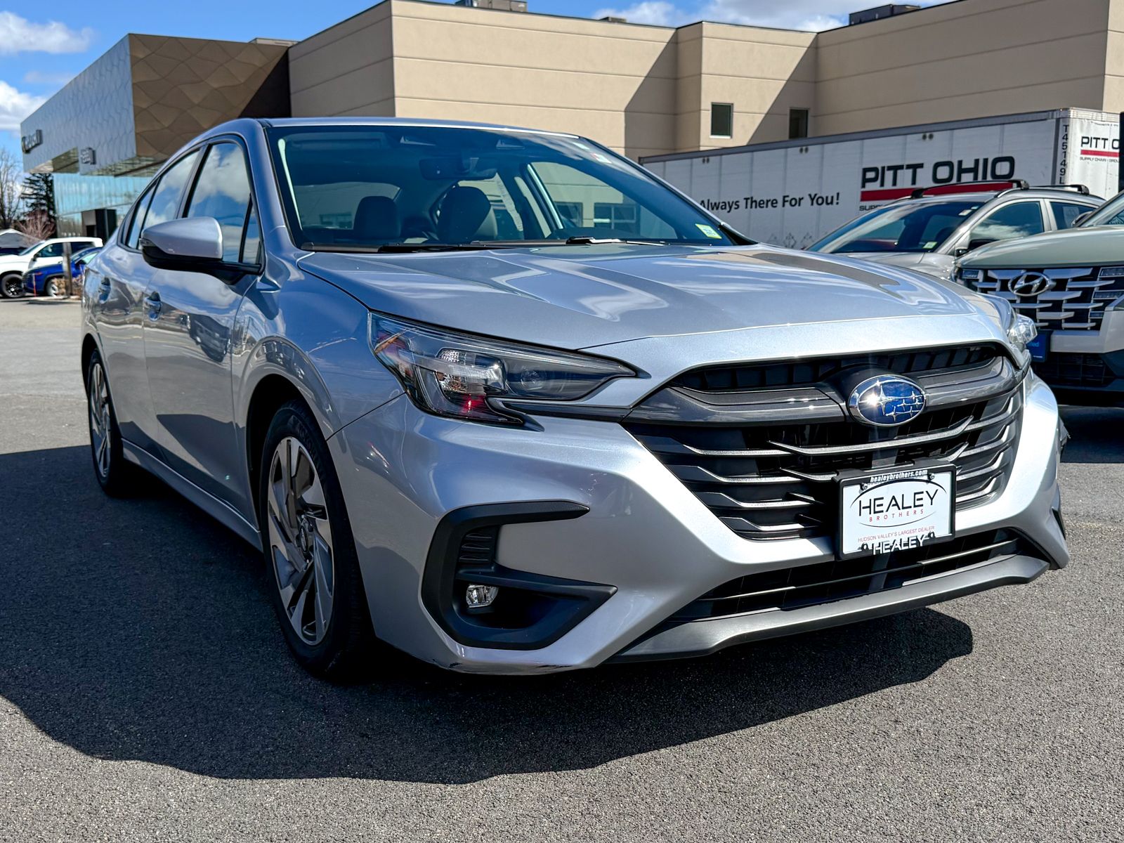 Photo view of 2023 Subaru Legacy in Silver