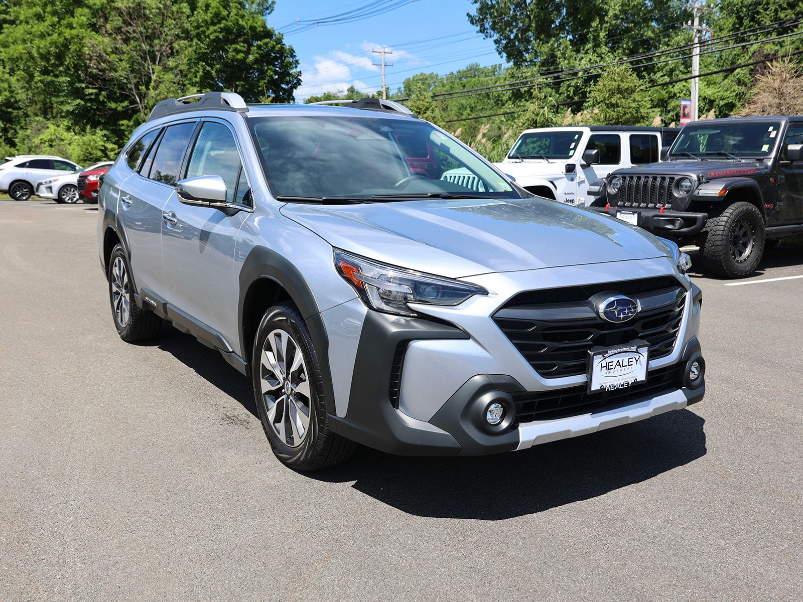 Photo view of 2025 Subaru Outback in Silver