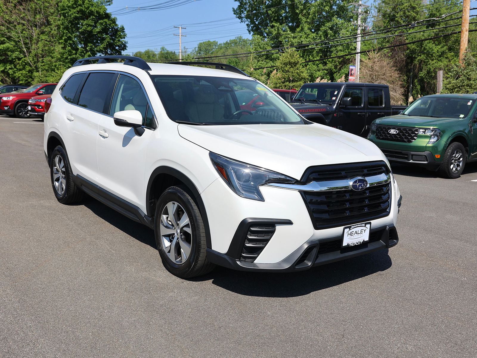 Photo view of 2023 Subaru Ascent in White