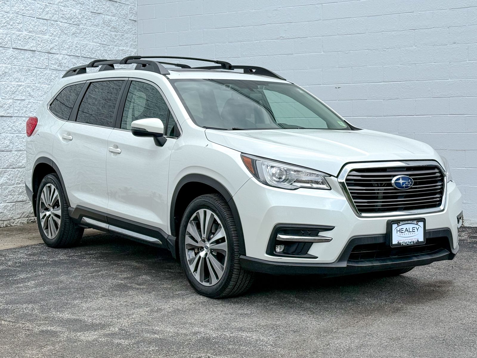 Photo view of 2022 Subaru Ascent in White