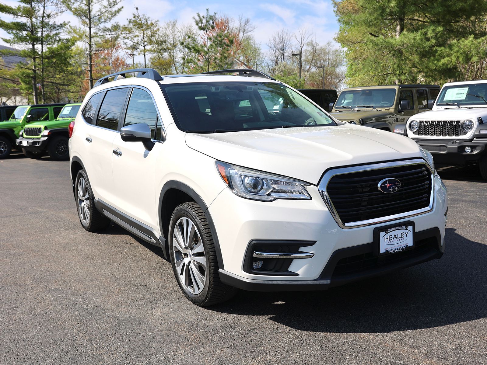 Photo view of 2020 Subaru Ascent in White
