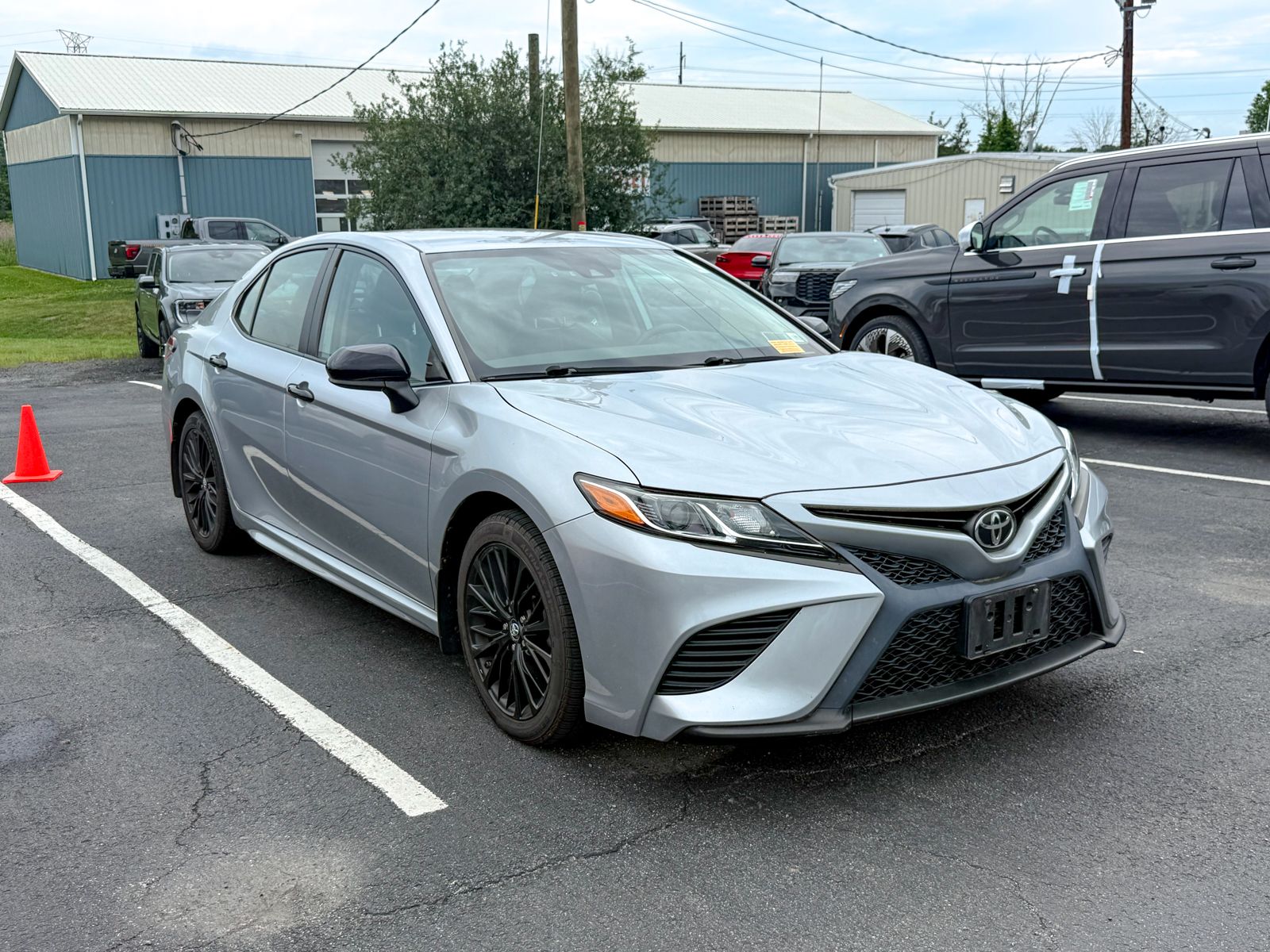 Photo view of 2019 Toyota Camry in Gray