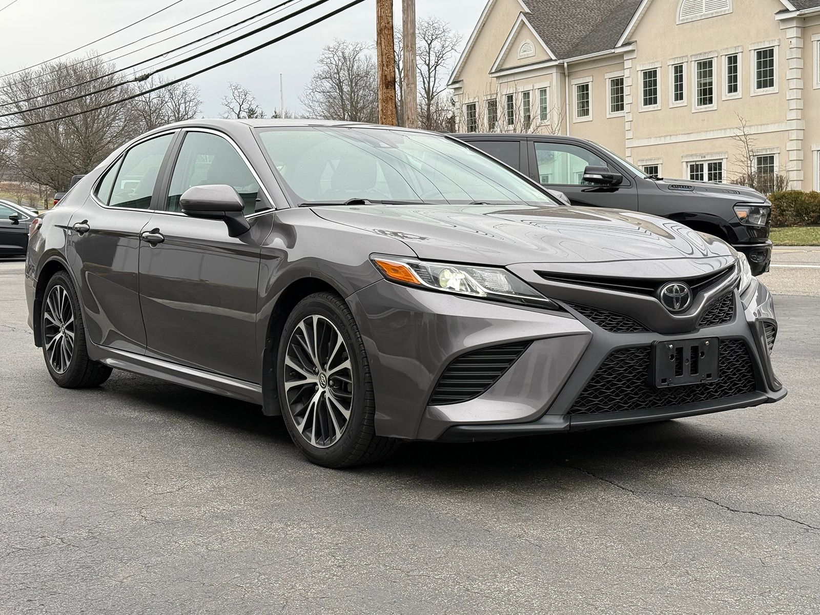 Photo view of 2019 Toyota Camry in Gray