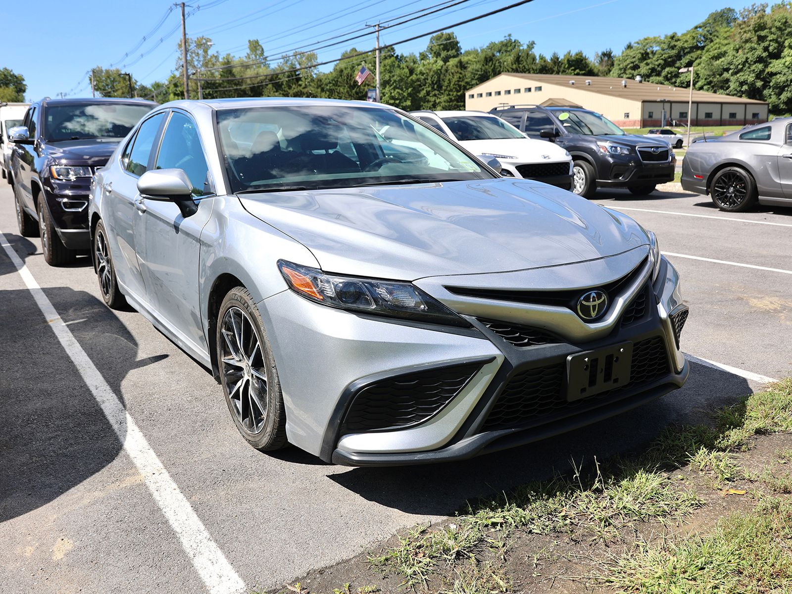 Photo view of 2022 Toyota Camry in Silver