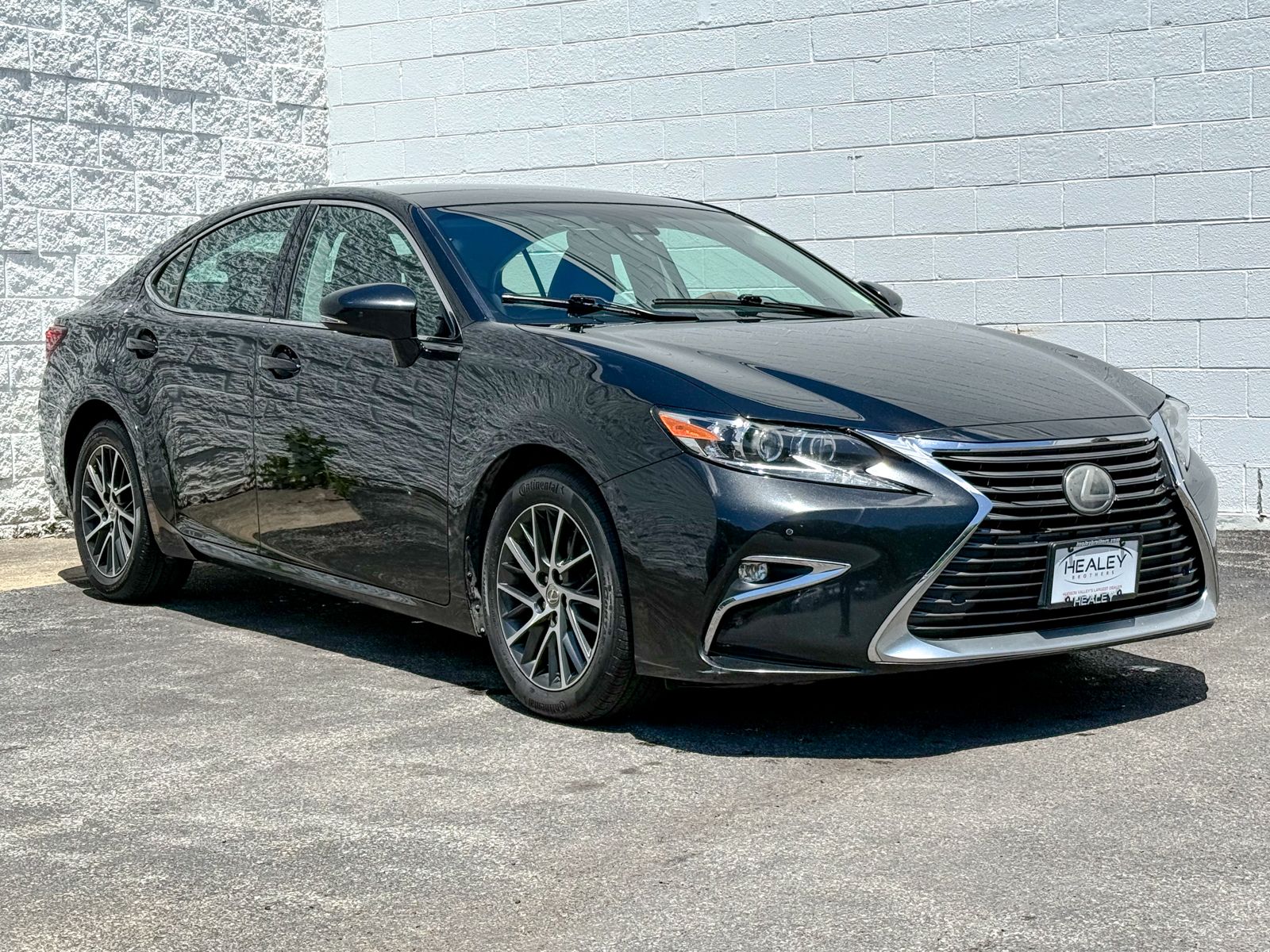 Photo view of 2017 Lexus ES in Black