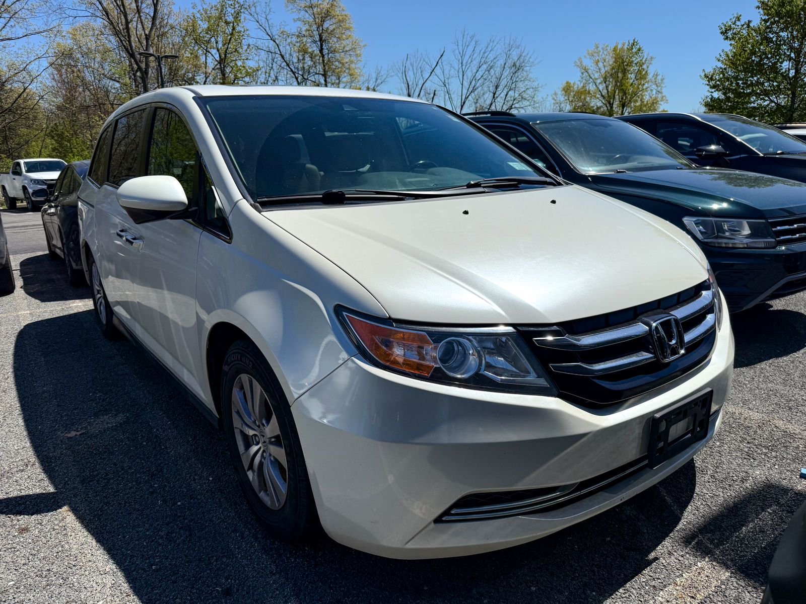 Photo view of 2015 Honda Odyssey in White