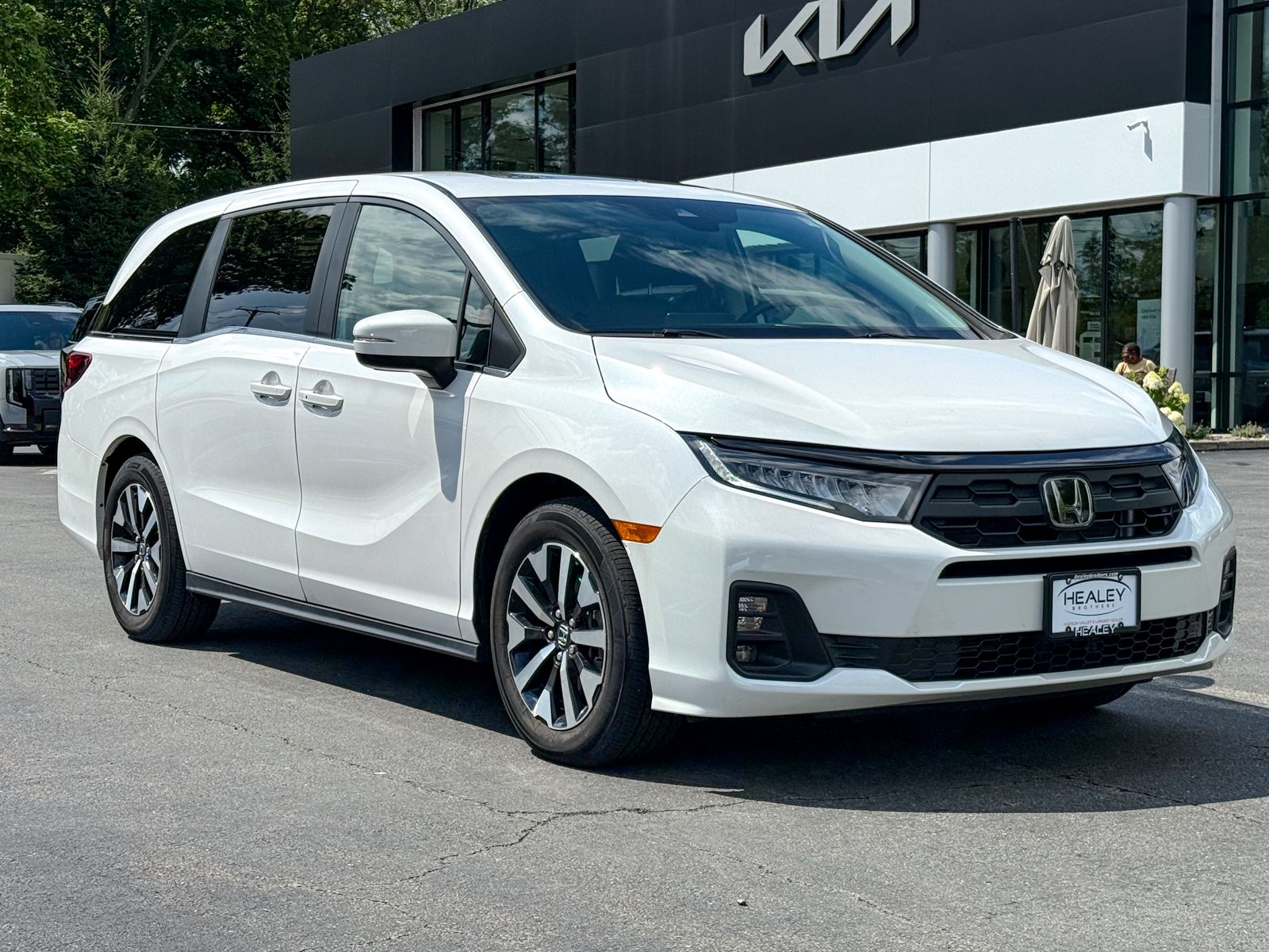 Photo view of 2025 Honda Odyssey in