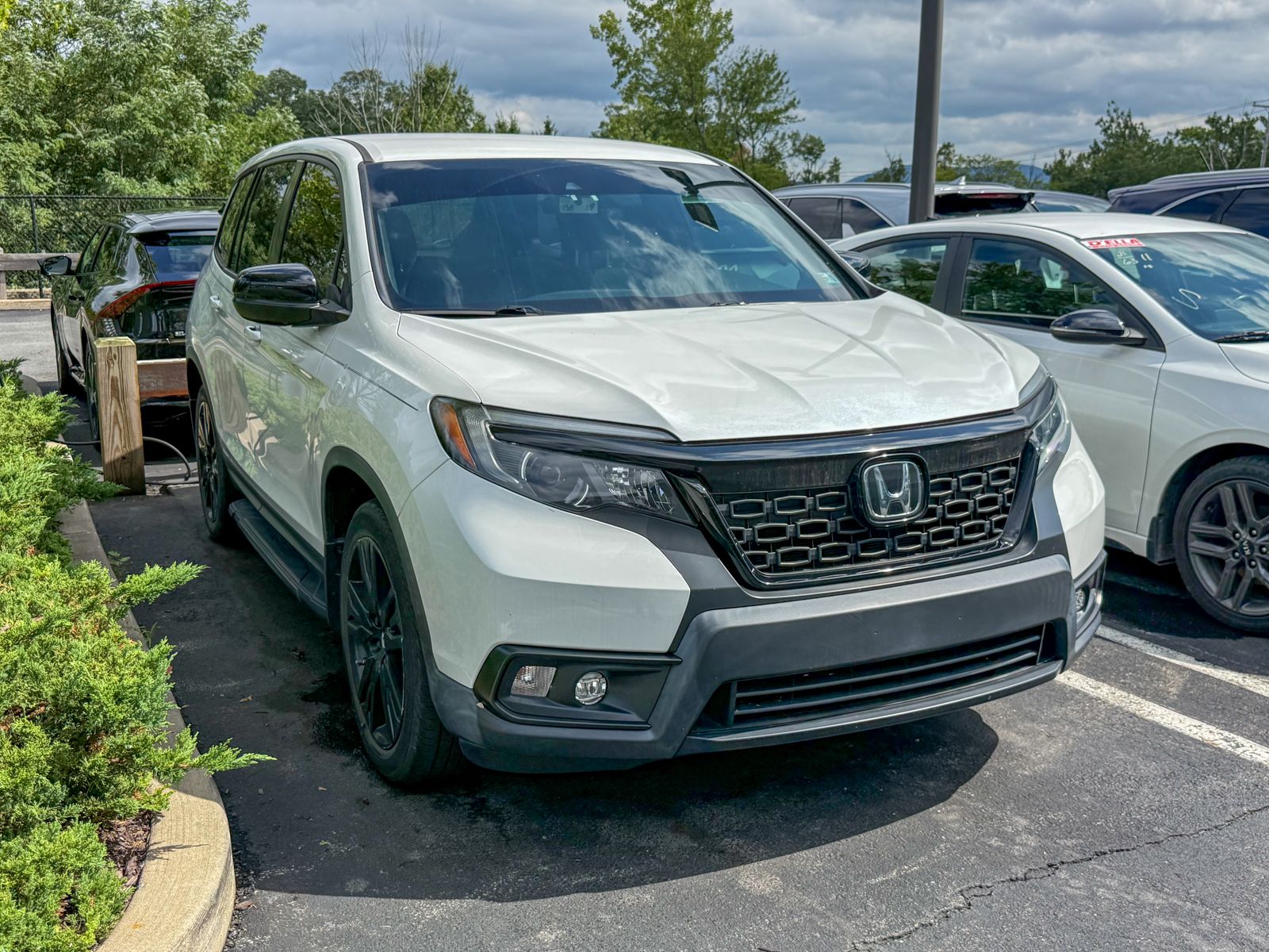 Photo view of 2021 Honda Passport in White