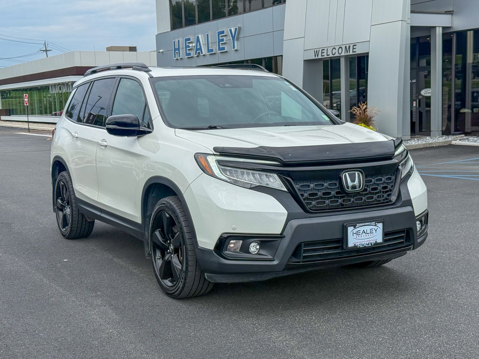 Photo view of 2019 Honda Passport in White