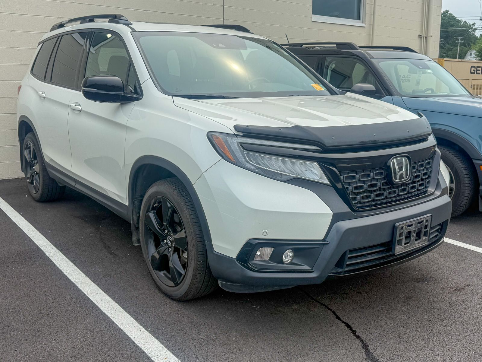 Photo view of 2019 Honda Passport in White