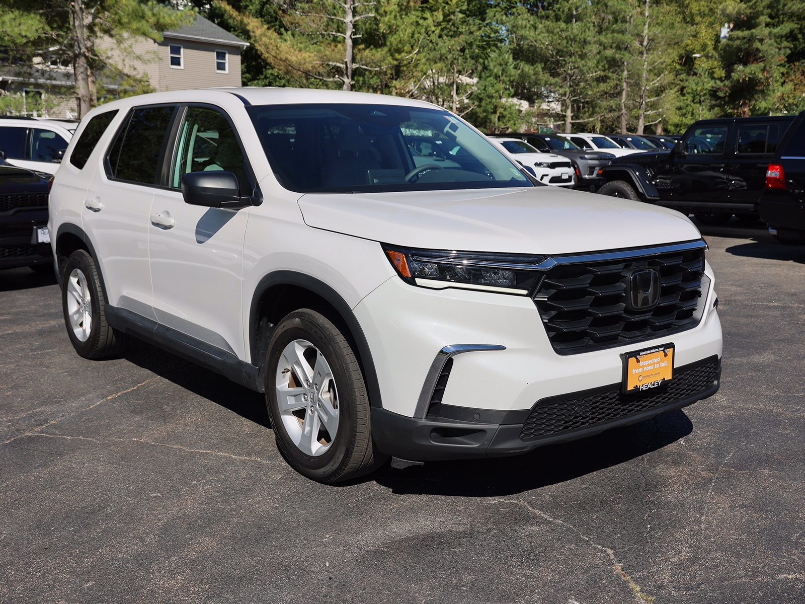 Photo view of 2023 Honda Pilot in White