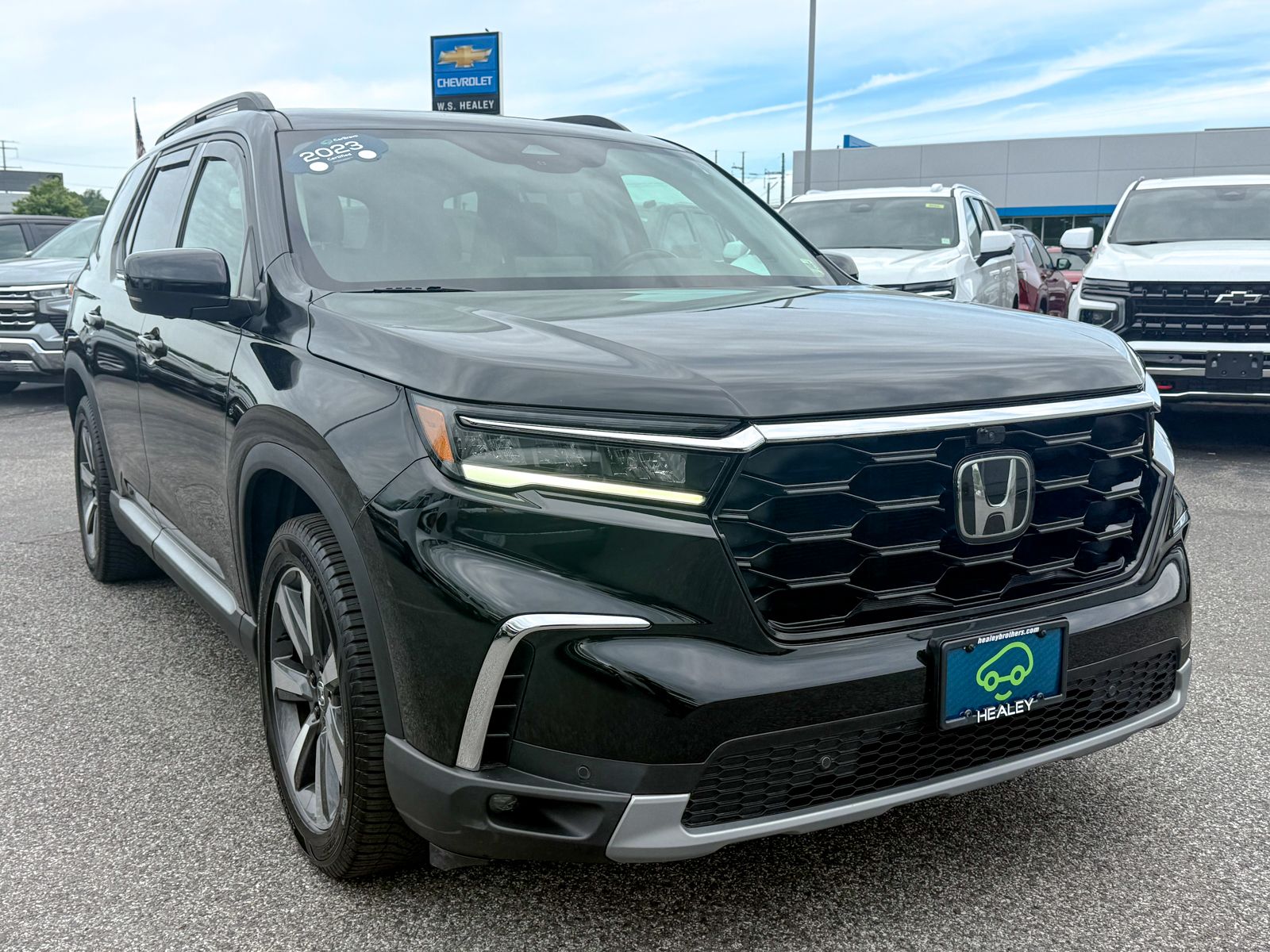 Photo view of 2023 Honda Pilot in Black