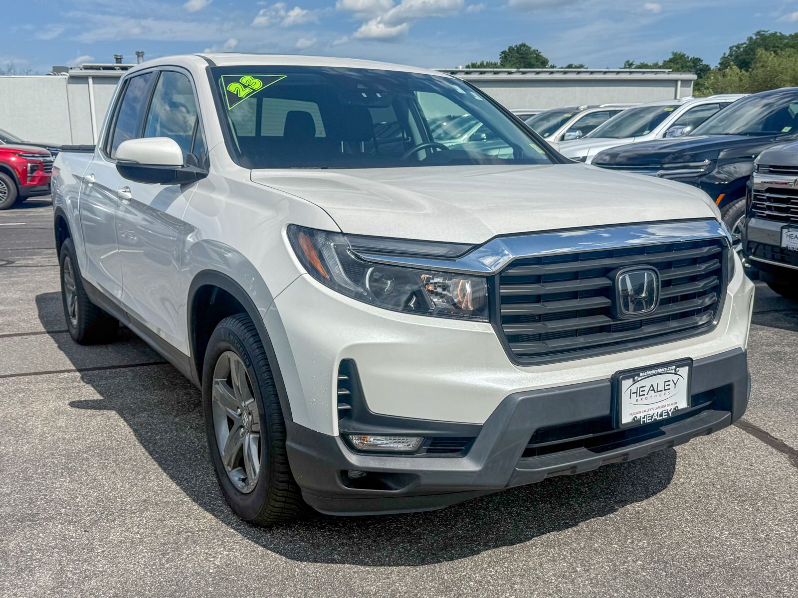 Photo view of 2023 Honda Ridgeline in White