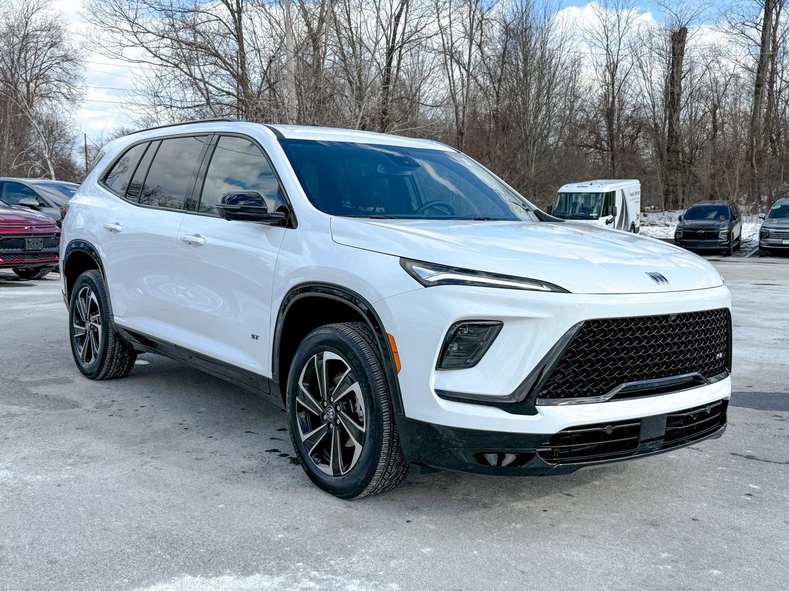Photo view of 2025 Buick Enclave in White