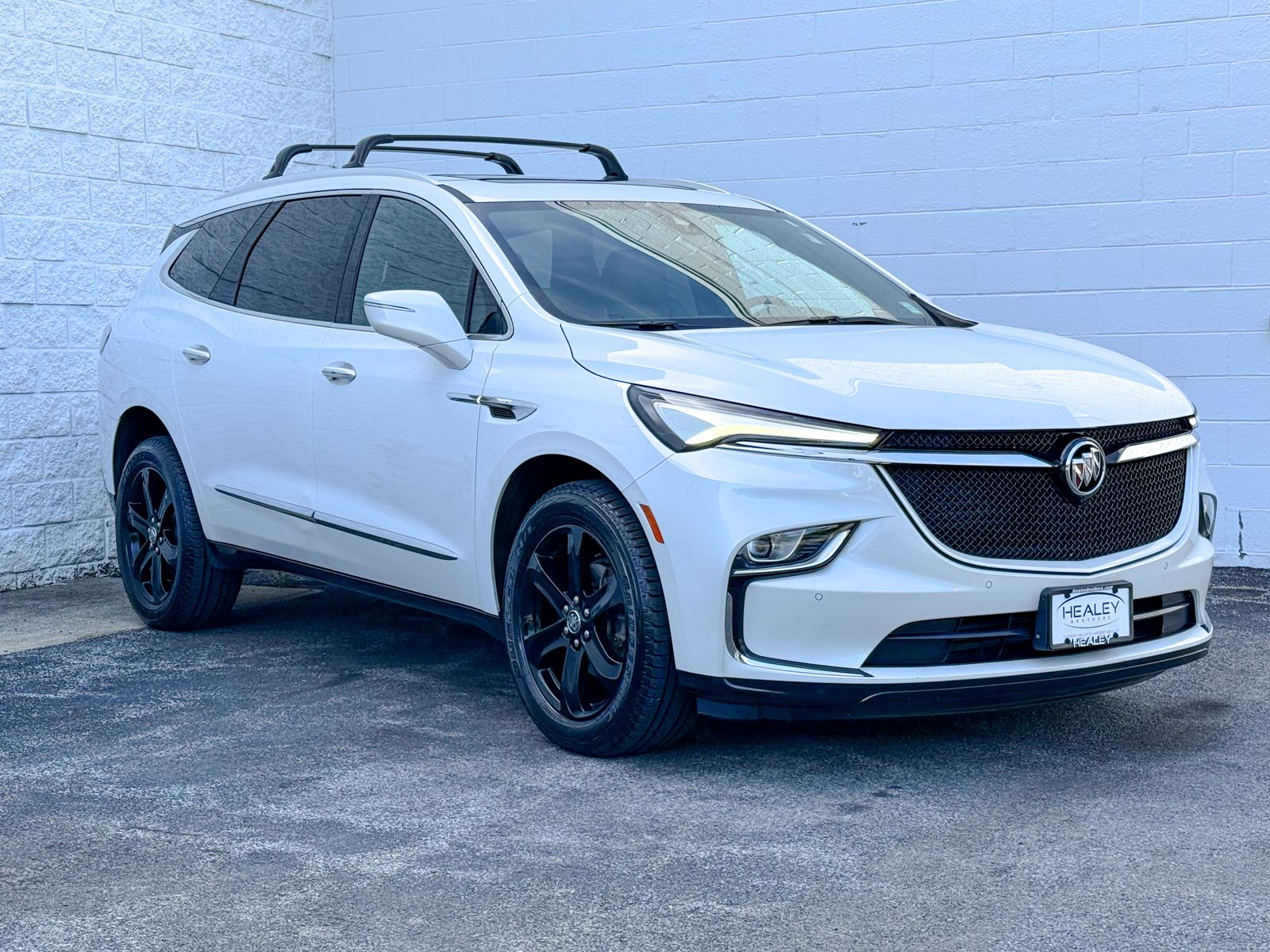 Photo view of 2023 Buick Enclave in White