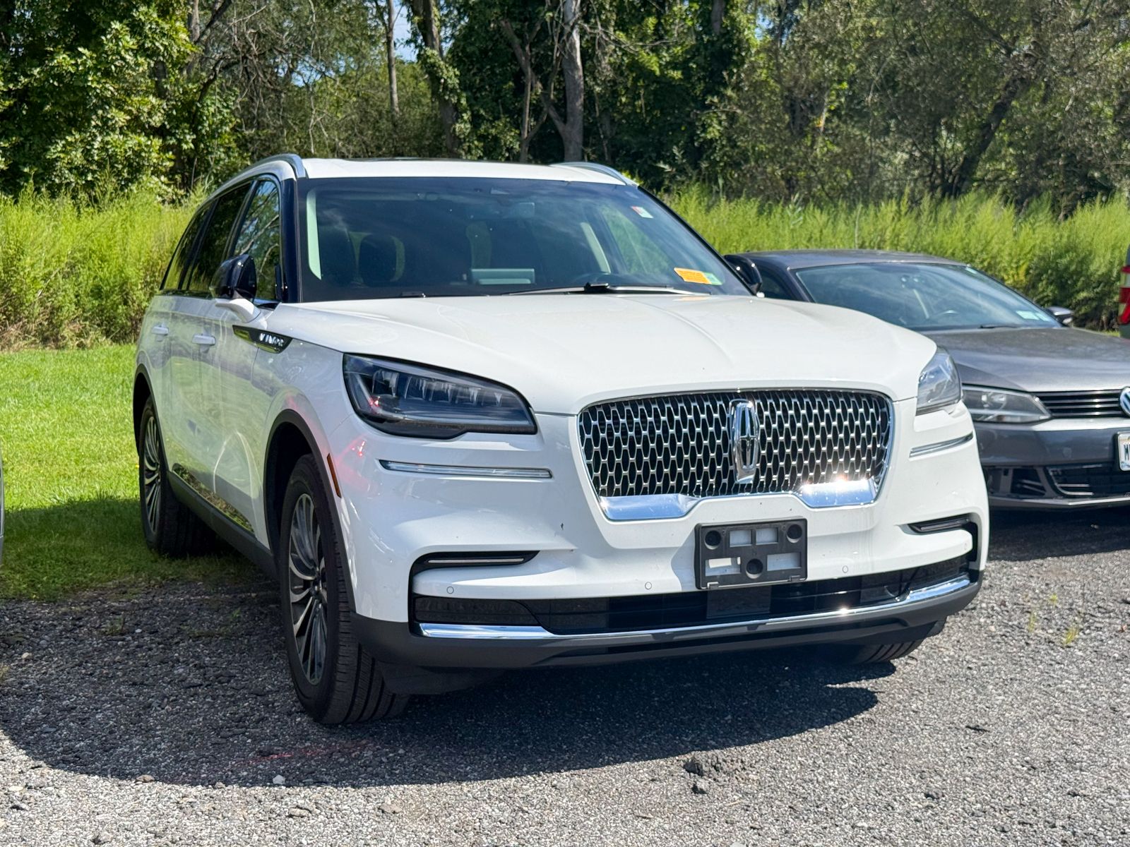 Photo view of 2023 Lincoln Aviator in White