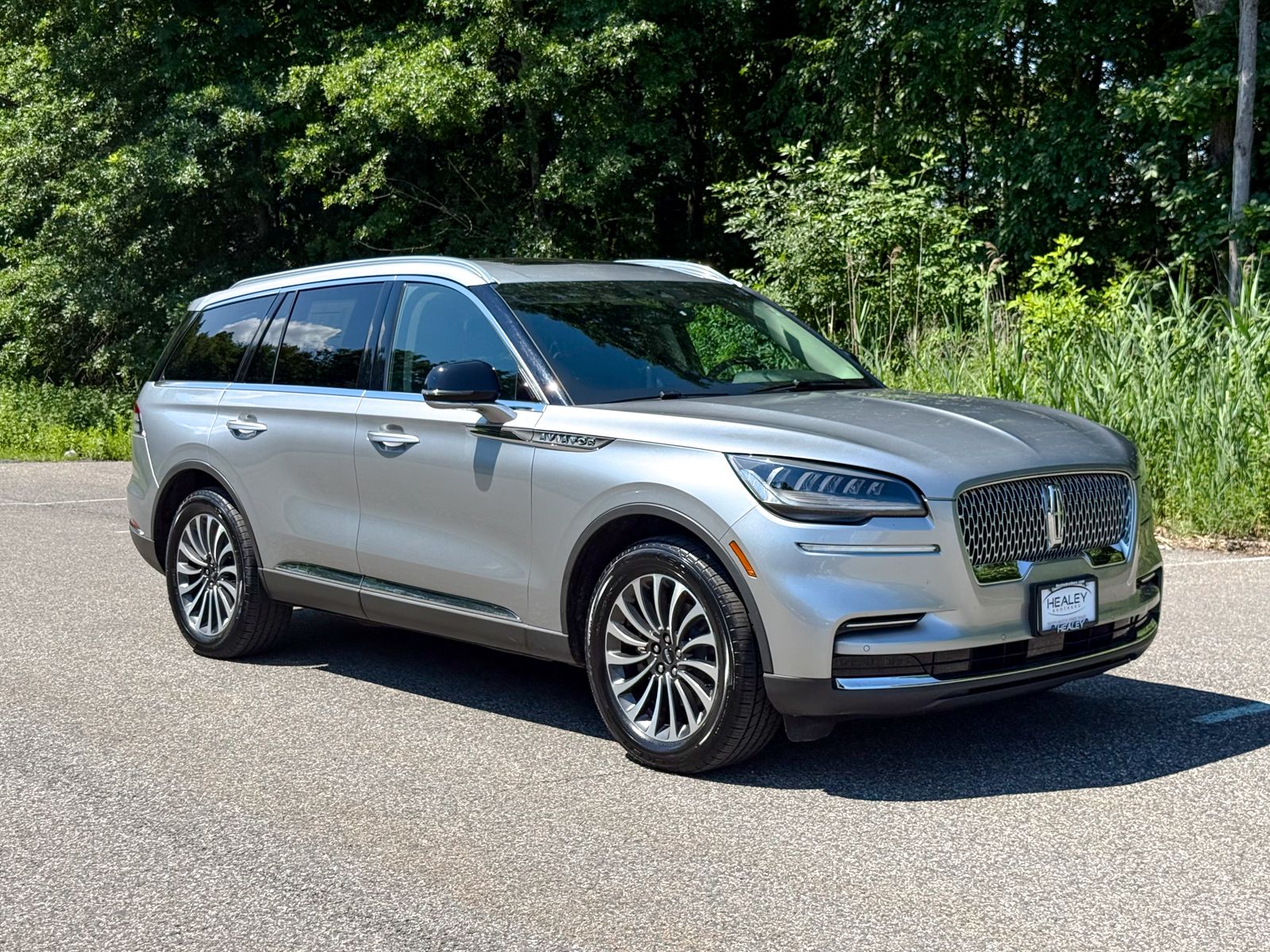 Photo view of 2023 Lincoln Aviator in Silver