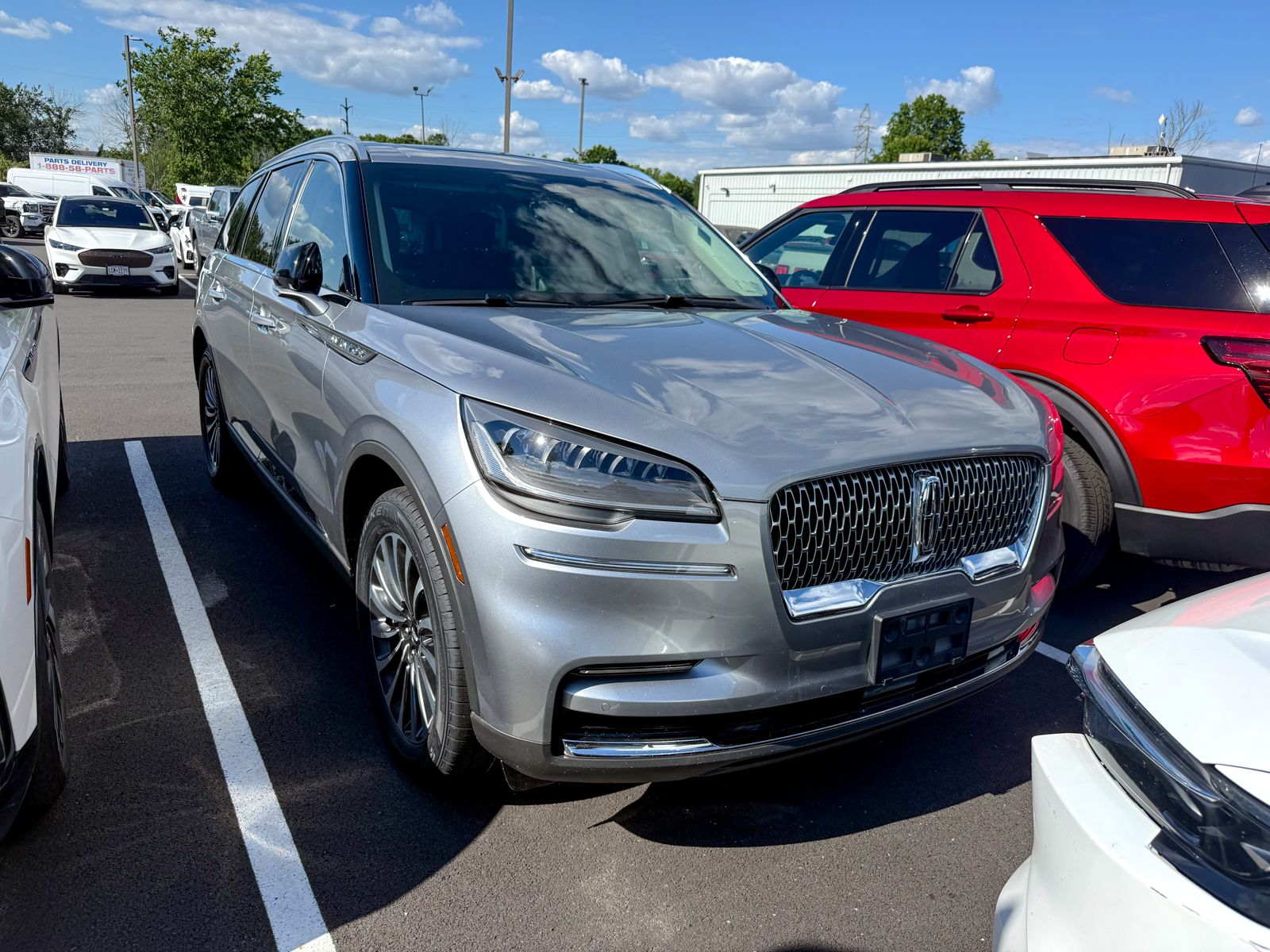Photo view of 2023 Lincoln Aviator in Silver