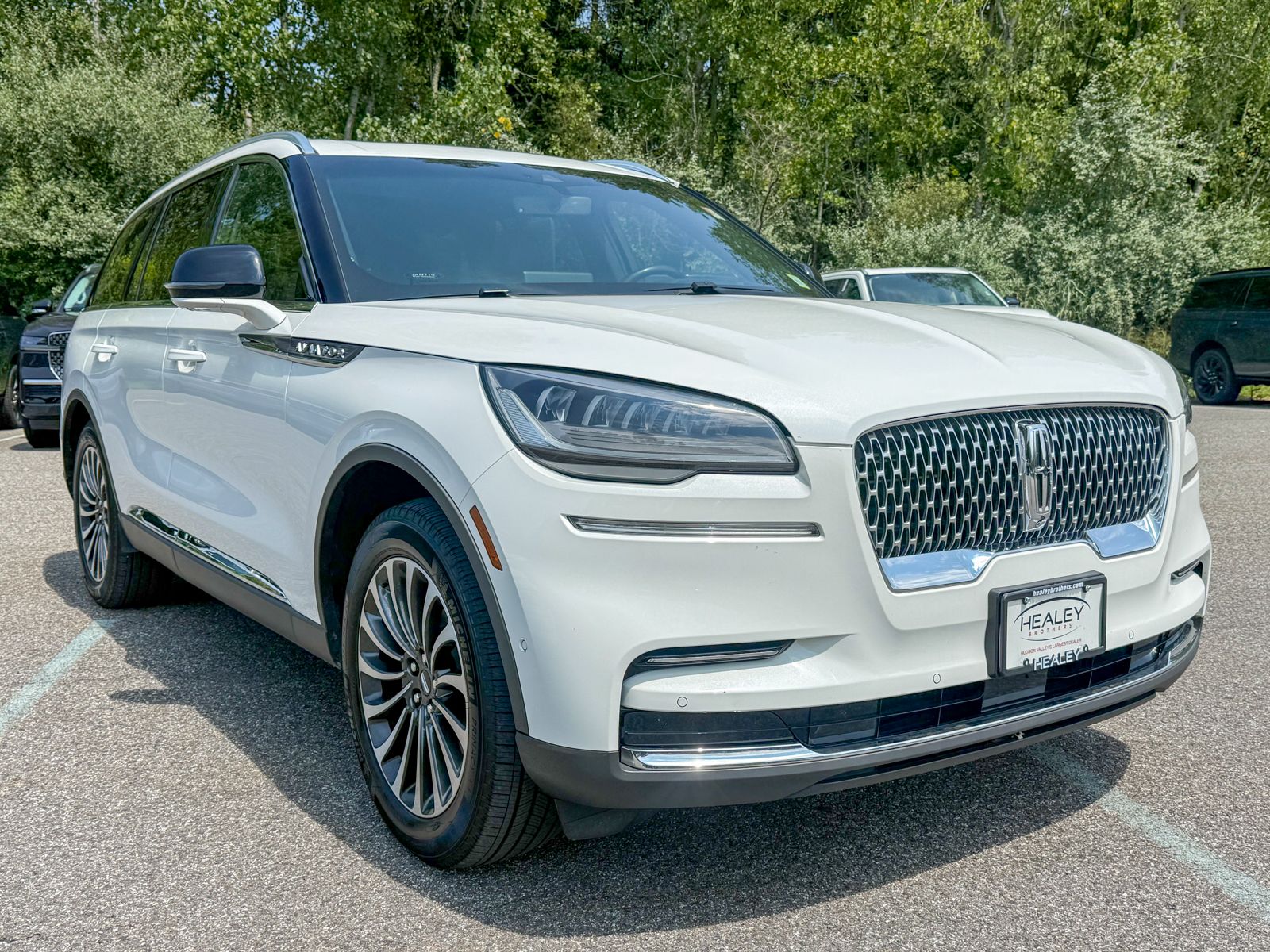 Photo view of 2023 Lincoln Aviator in White