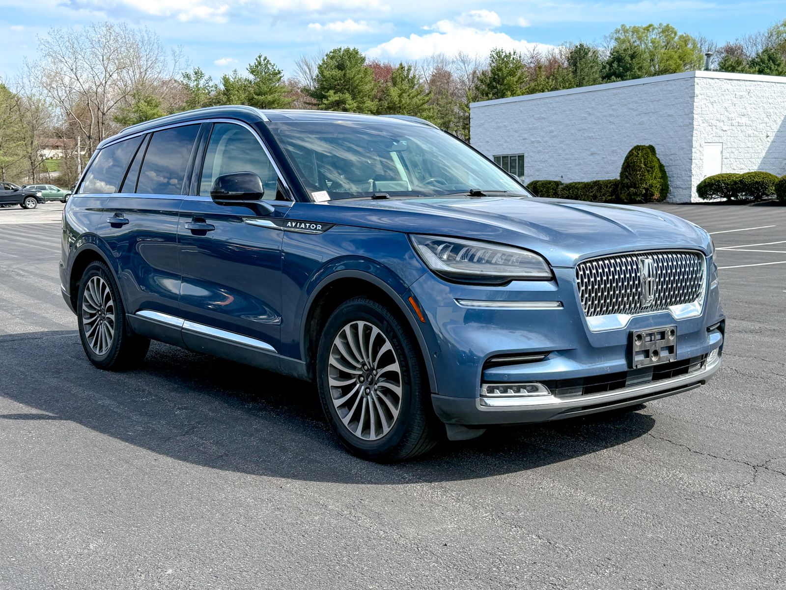 Photo view of 2020 Lincoln Aviator in Blue