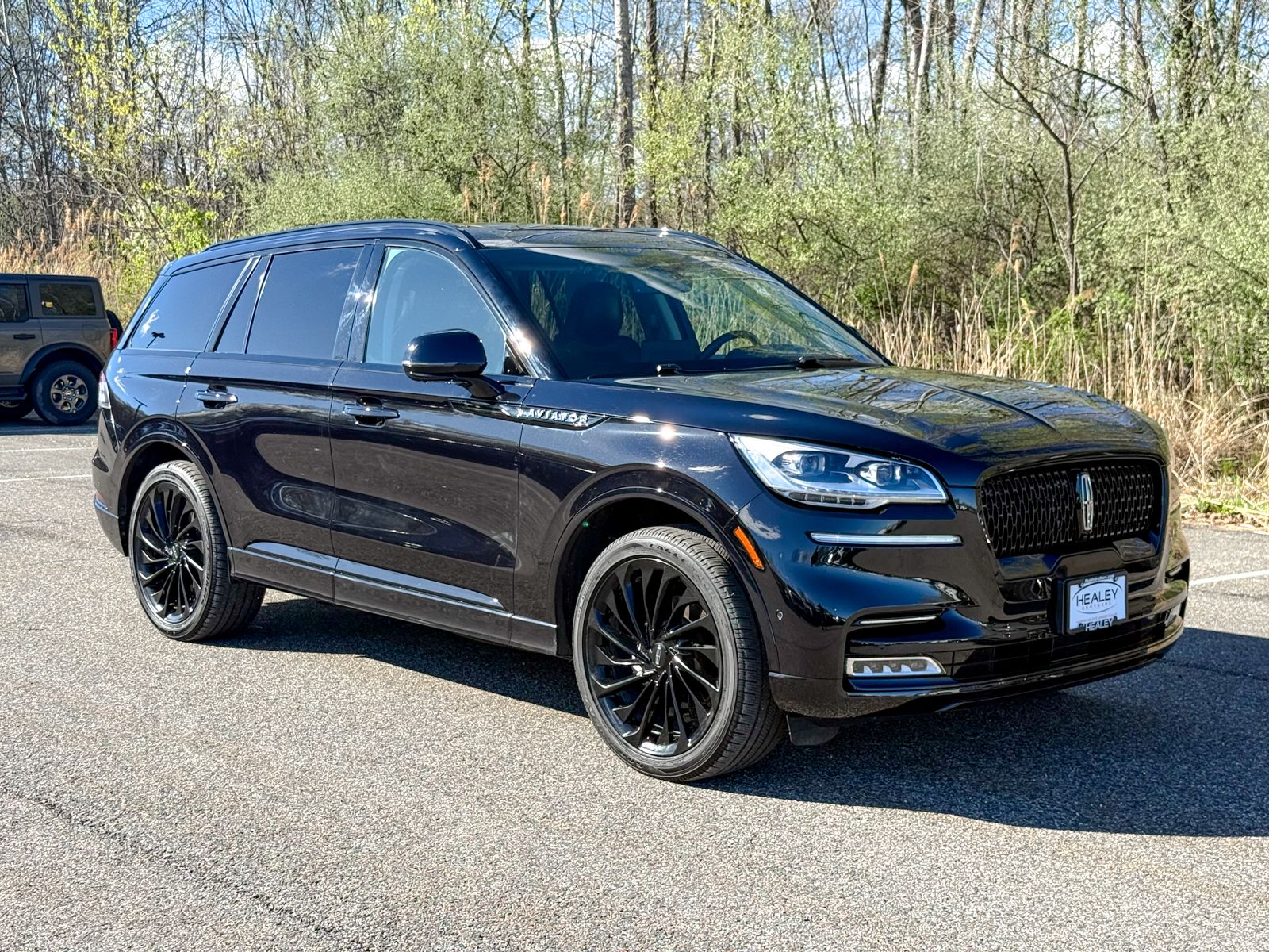 Photo view of 2024 Lincoln Aviator in Black