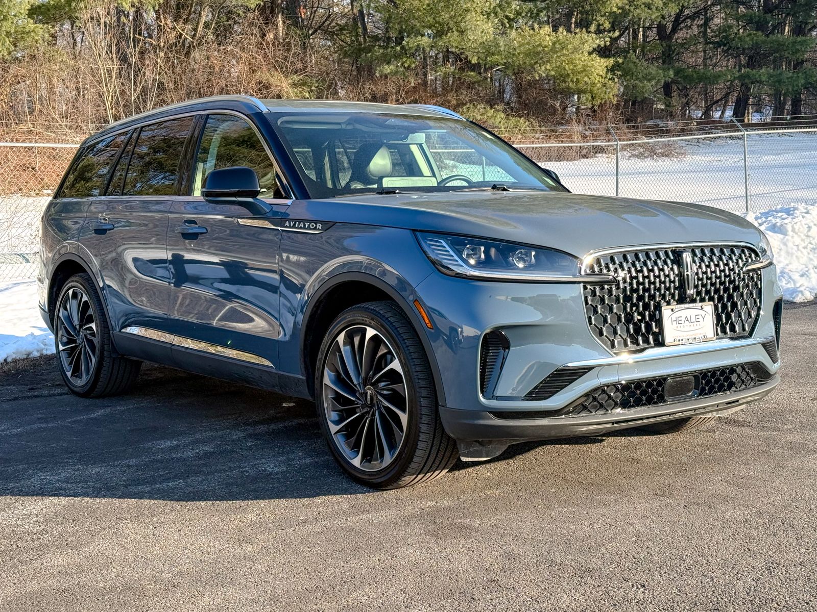 Photo view of 2025 Lincoln Aviator in Blue