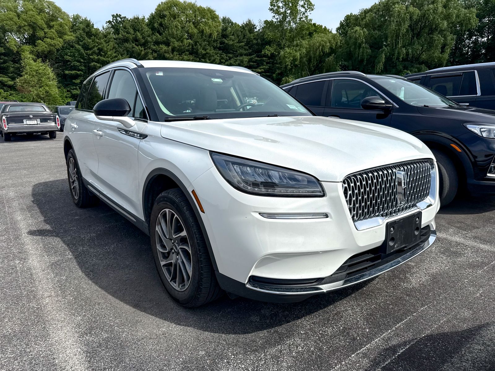 Photo view of 2022 Lincoln Corsair in White