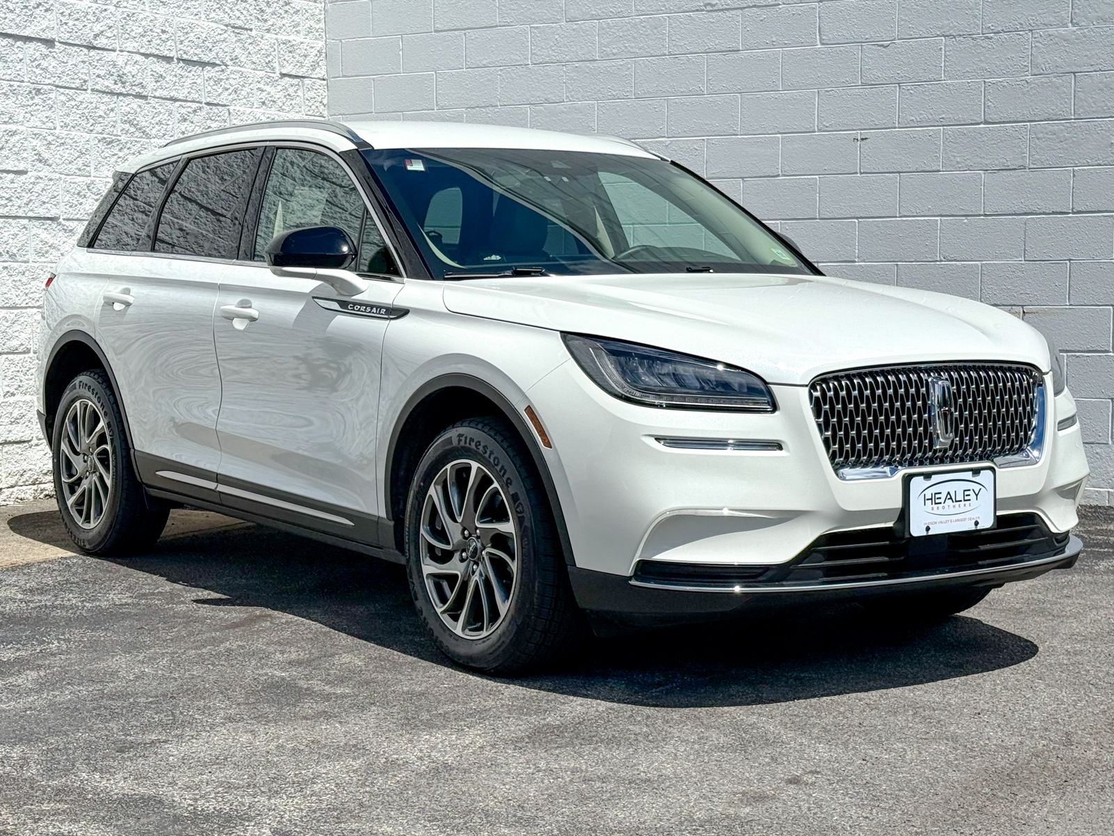 Photo view of 2022 Lincoln Corsair in White