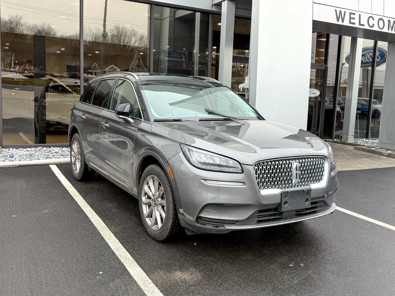 Photo view of 2022 Lincoln Corsair in Gray