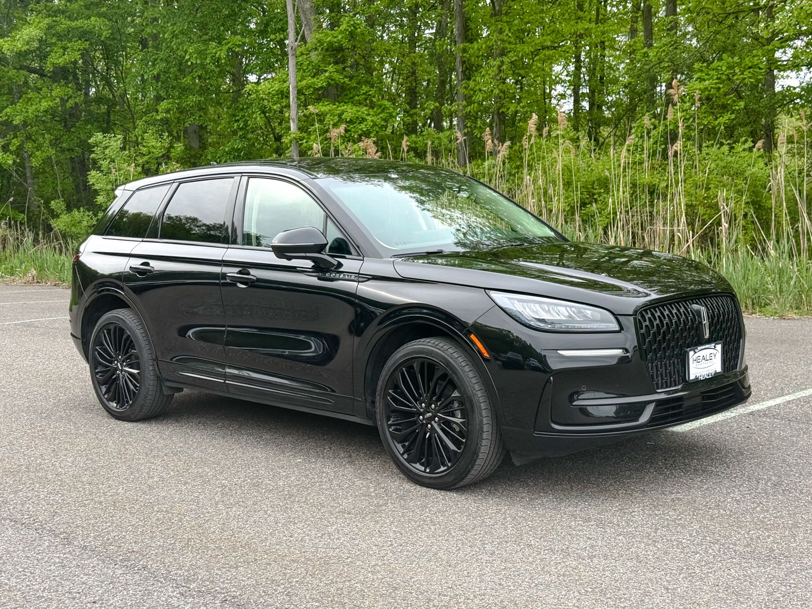 Photo view of 2023 Lincoln Corsair in Black